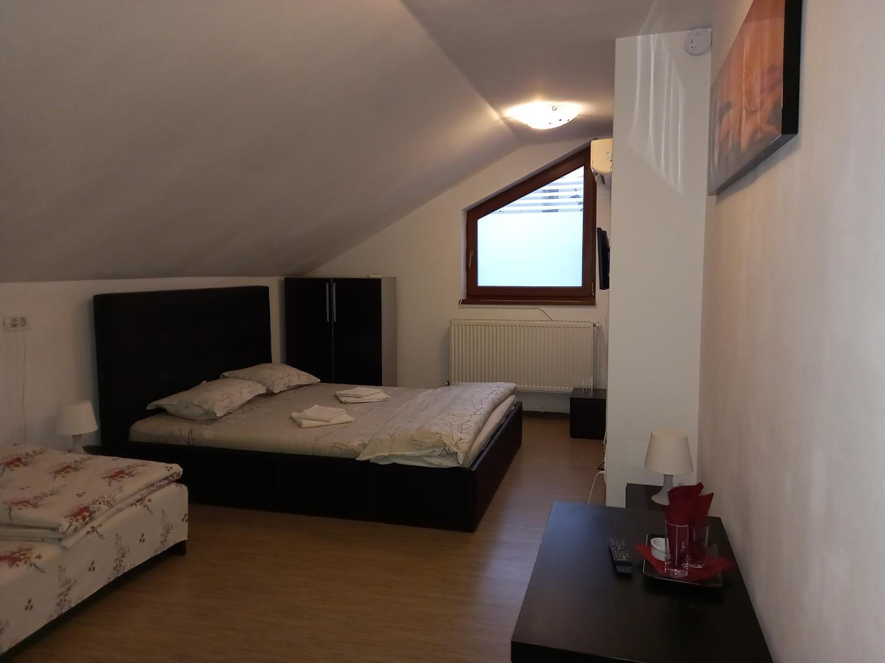 Triple Room - Attic Level - Photo 10