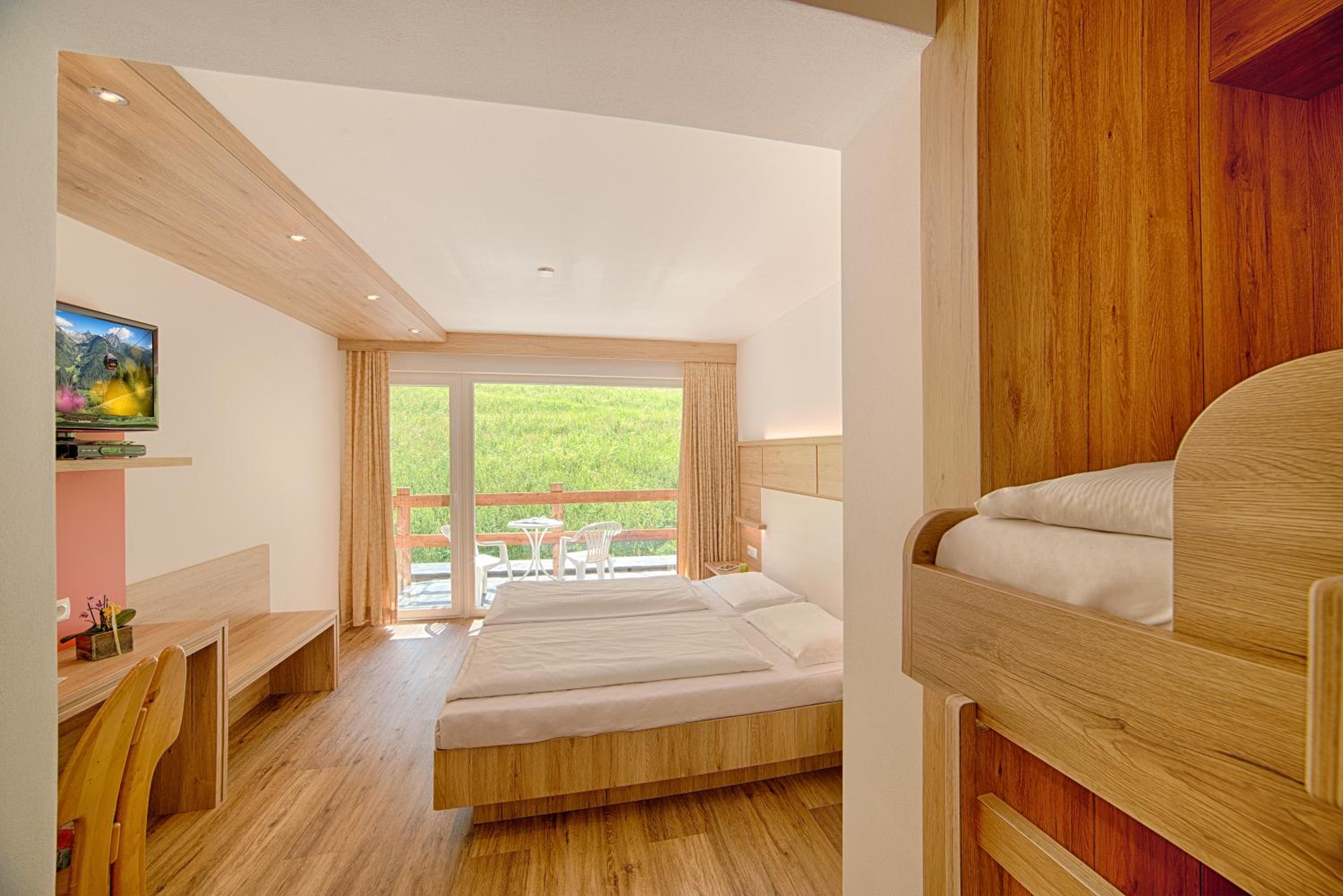 Double Room with Balcony (2 Adults + 1 Child) photo 1