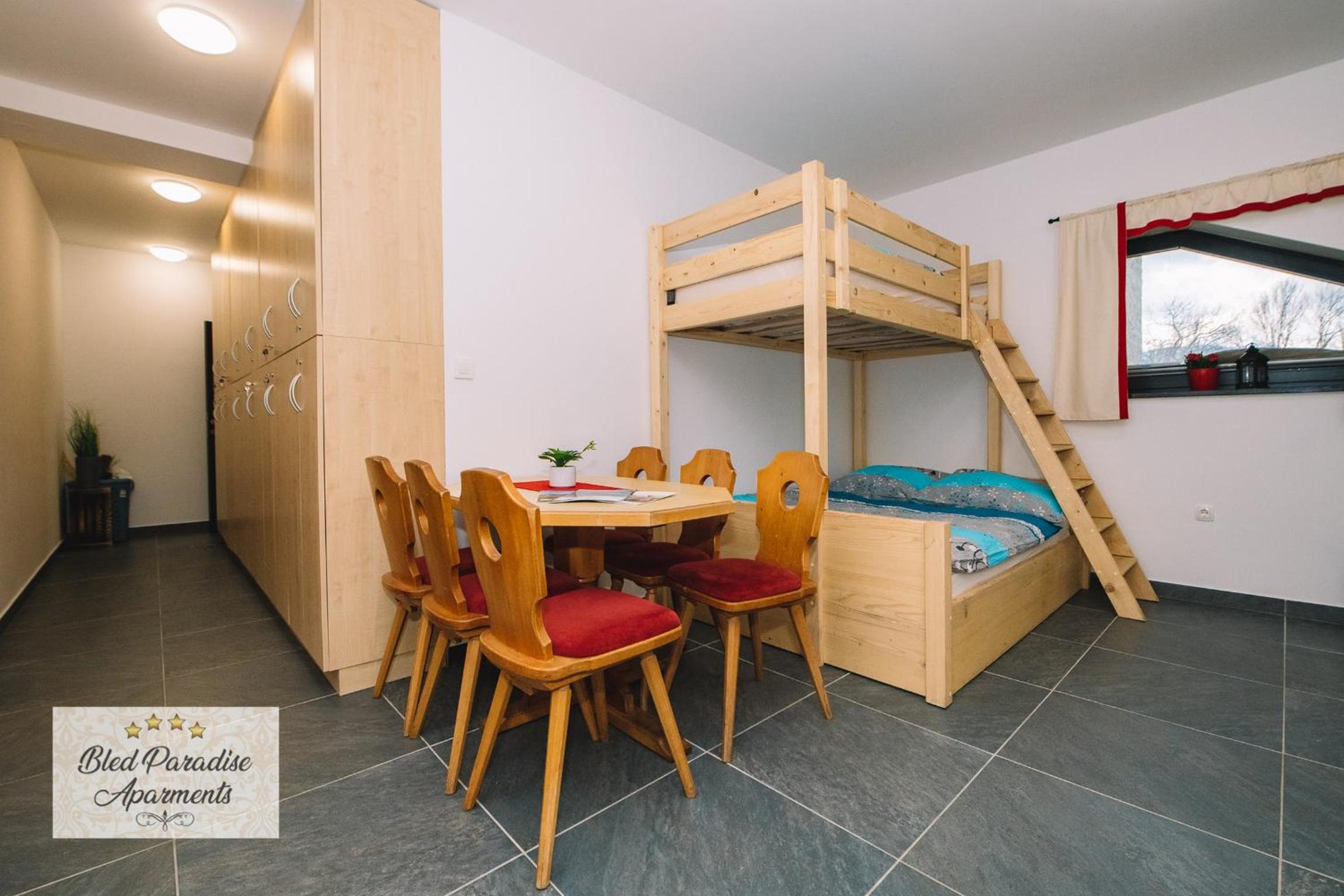Bed in 8-Bed Mixed Dormitory Room photo 2
