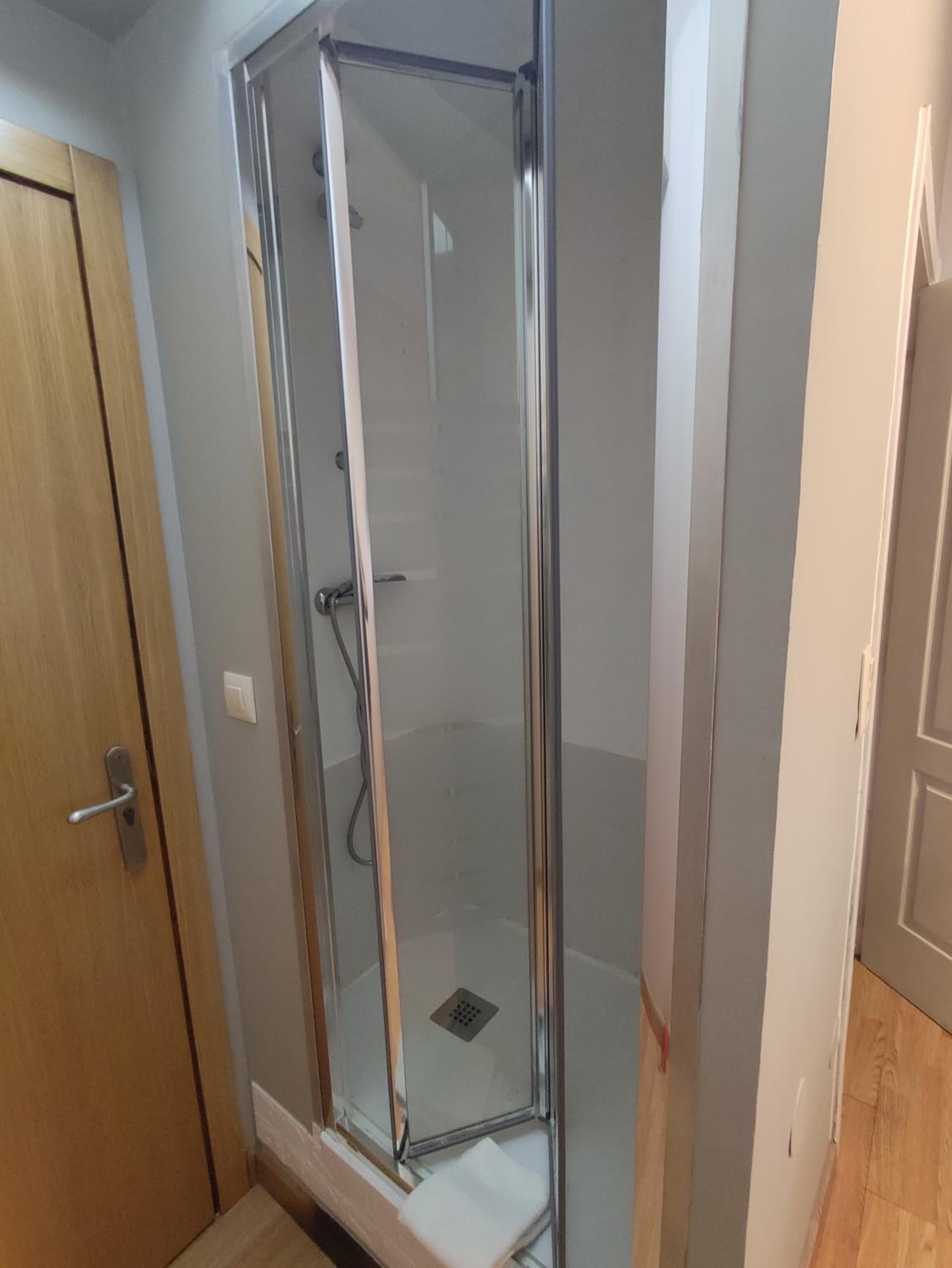 Budget Double Room - Photo 7