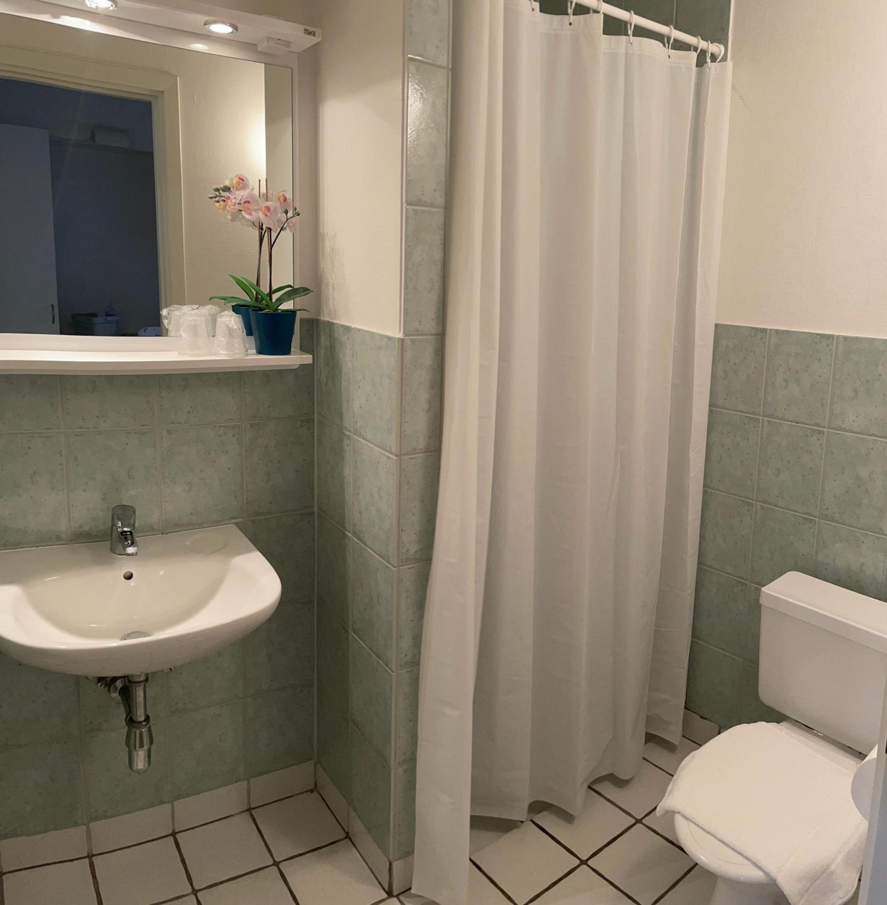 Twin Room With Bathroom photo 2