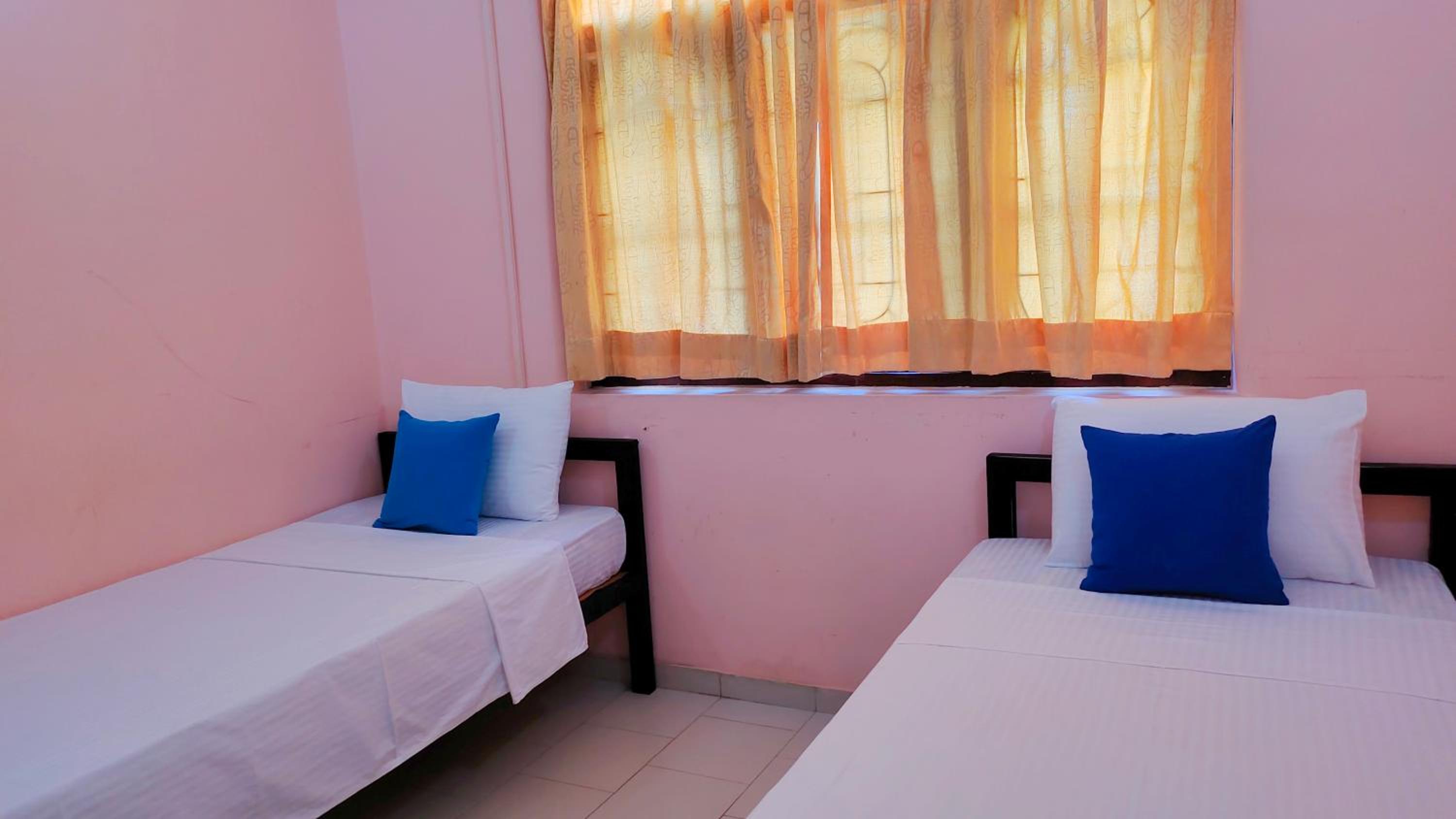 Standard Twin Room with Shared Bathroom