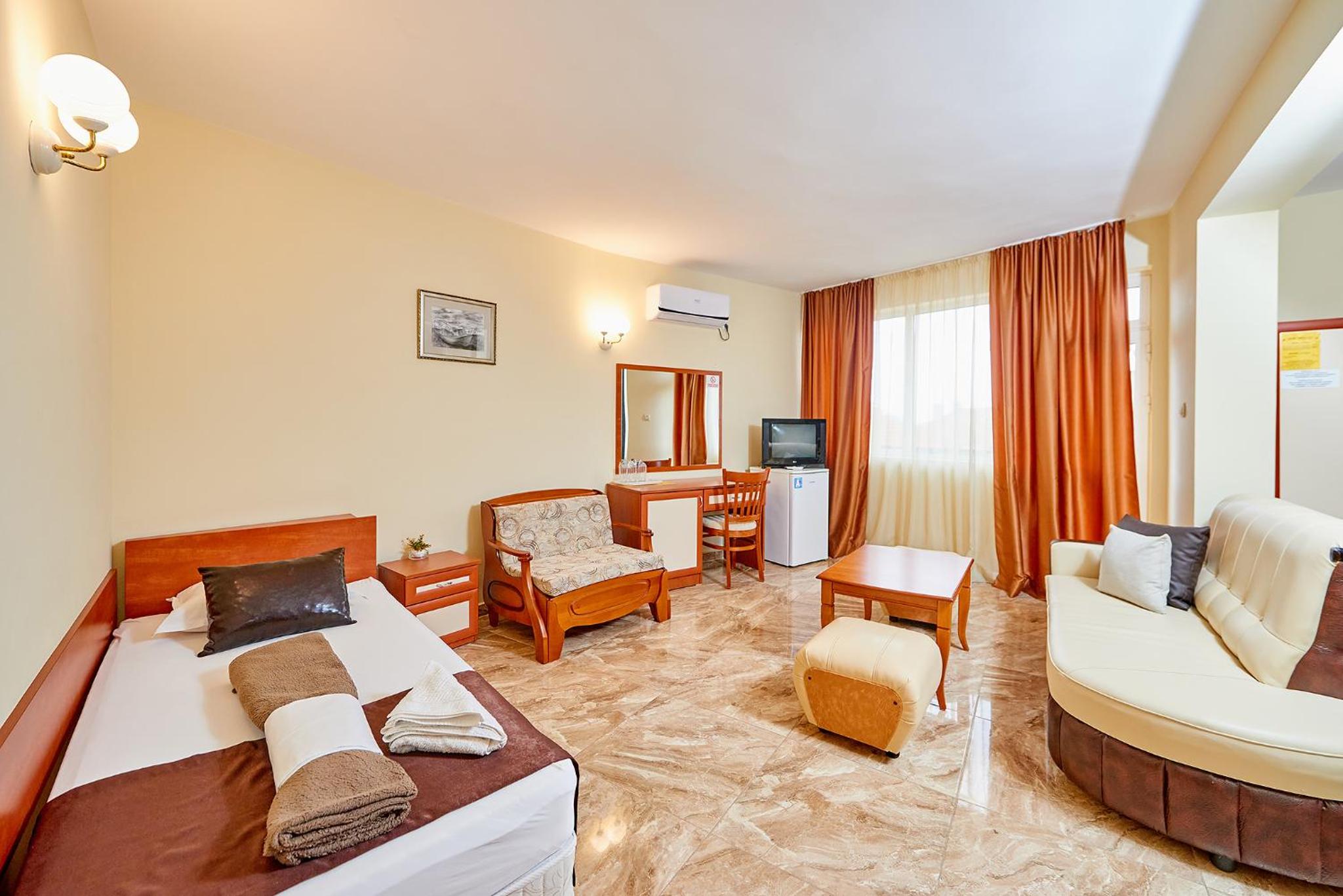 Deluxe Triple Room - Photo 1