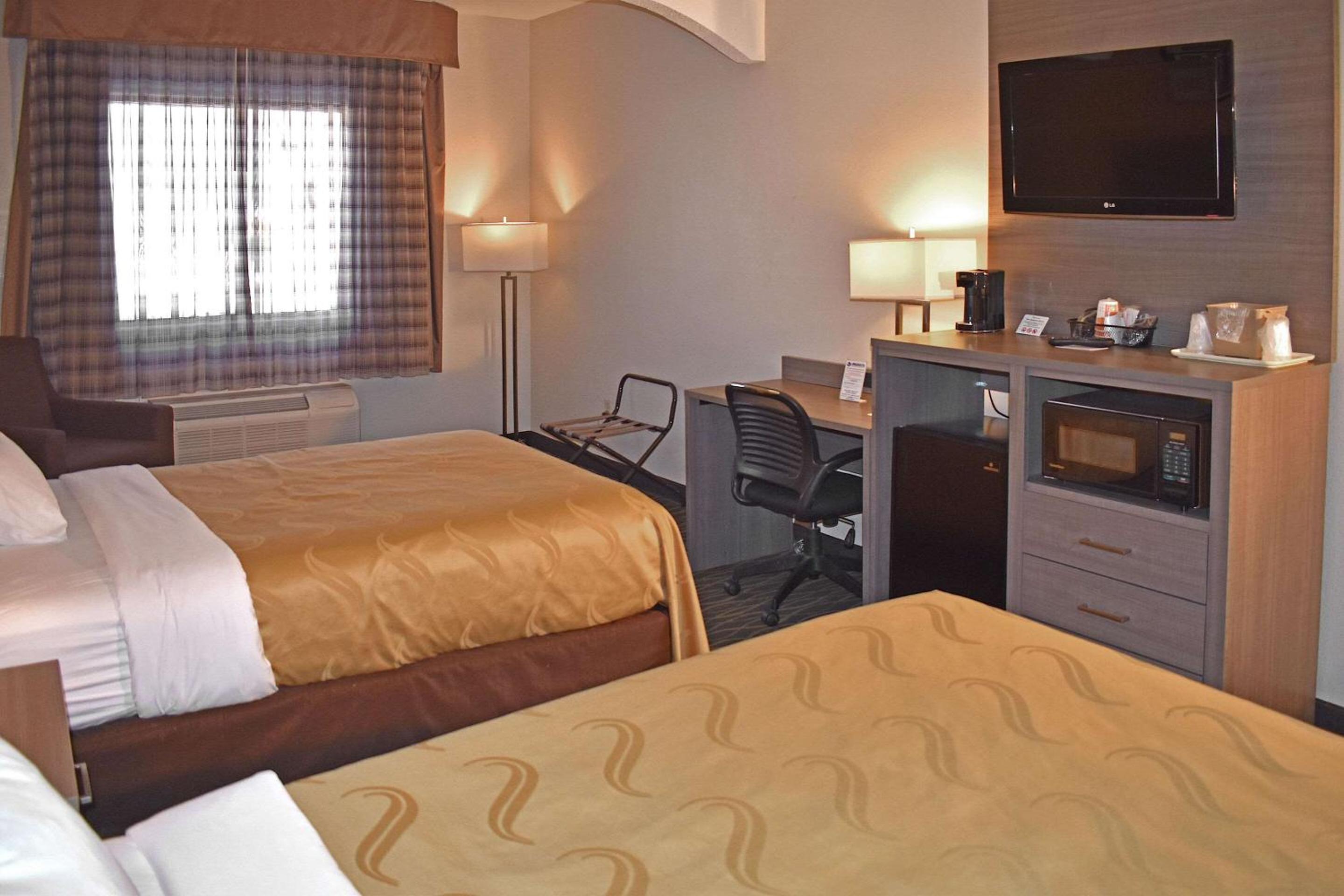 Double Room with Two Double Beds - Non Smoking - Photo 4