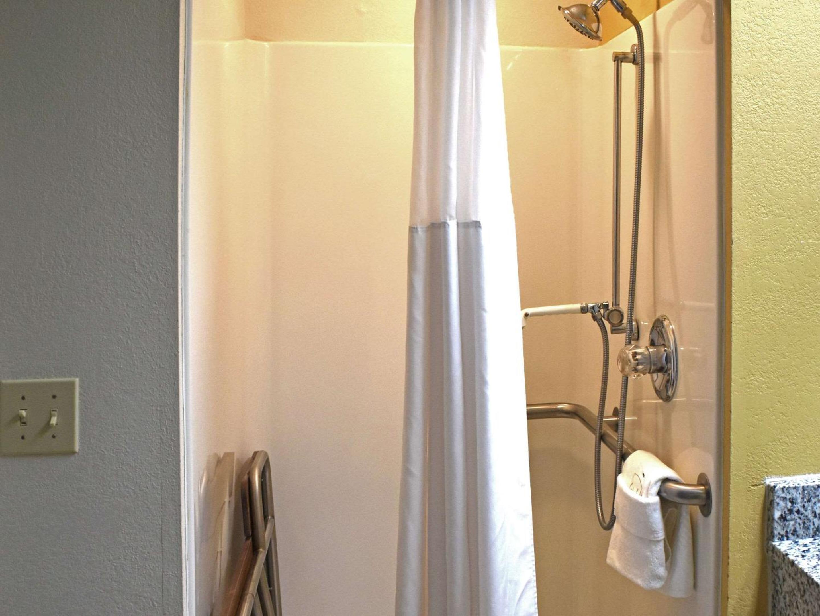 King Room - Accessible/Non-Smoking - Photo 3