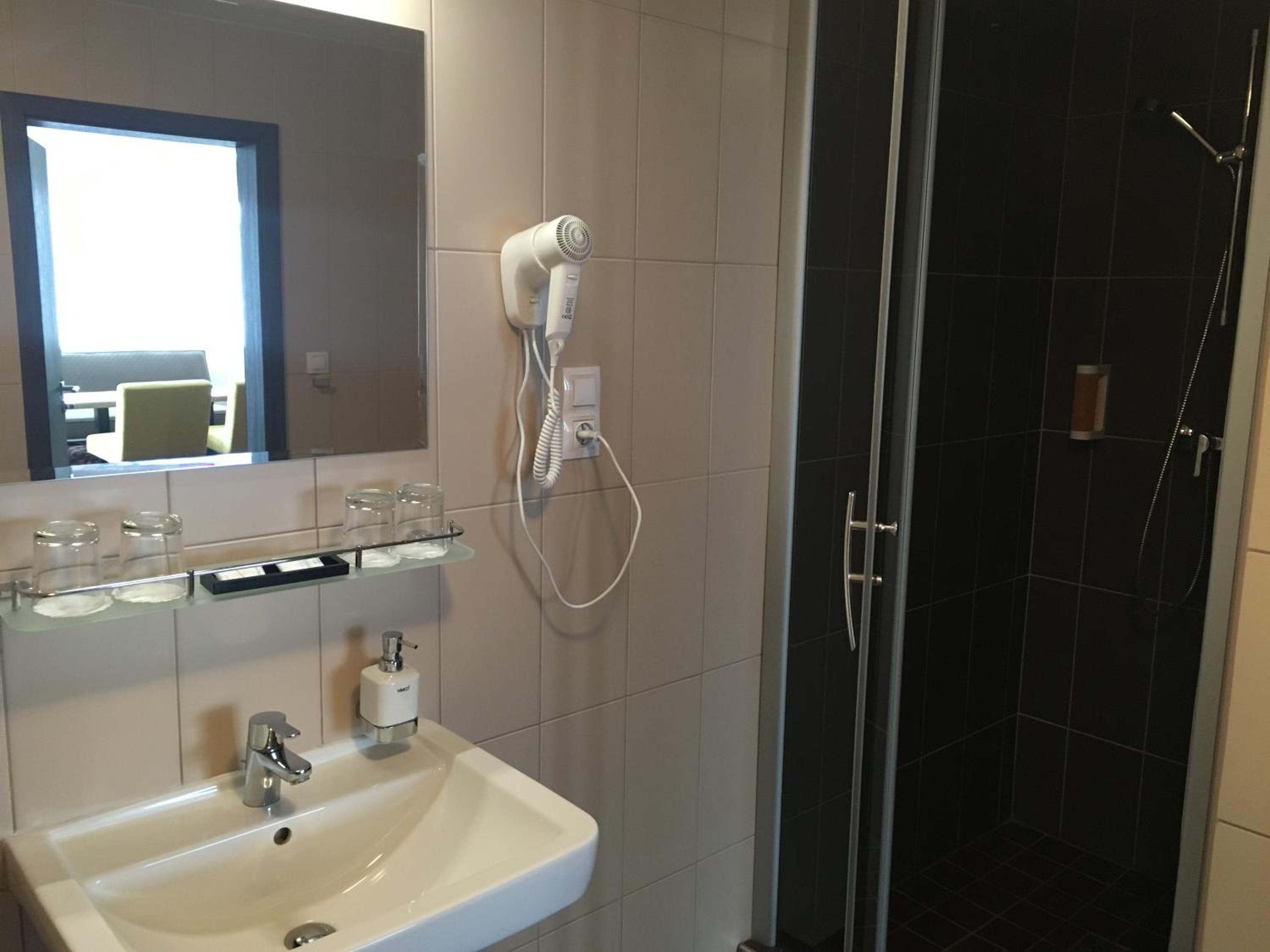 Quadruple Room - Photo 7