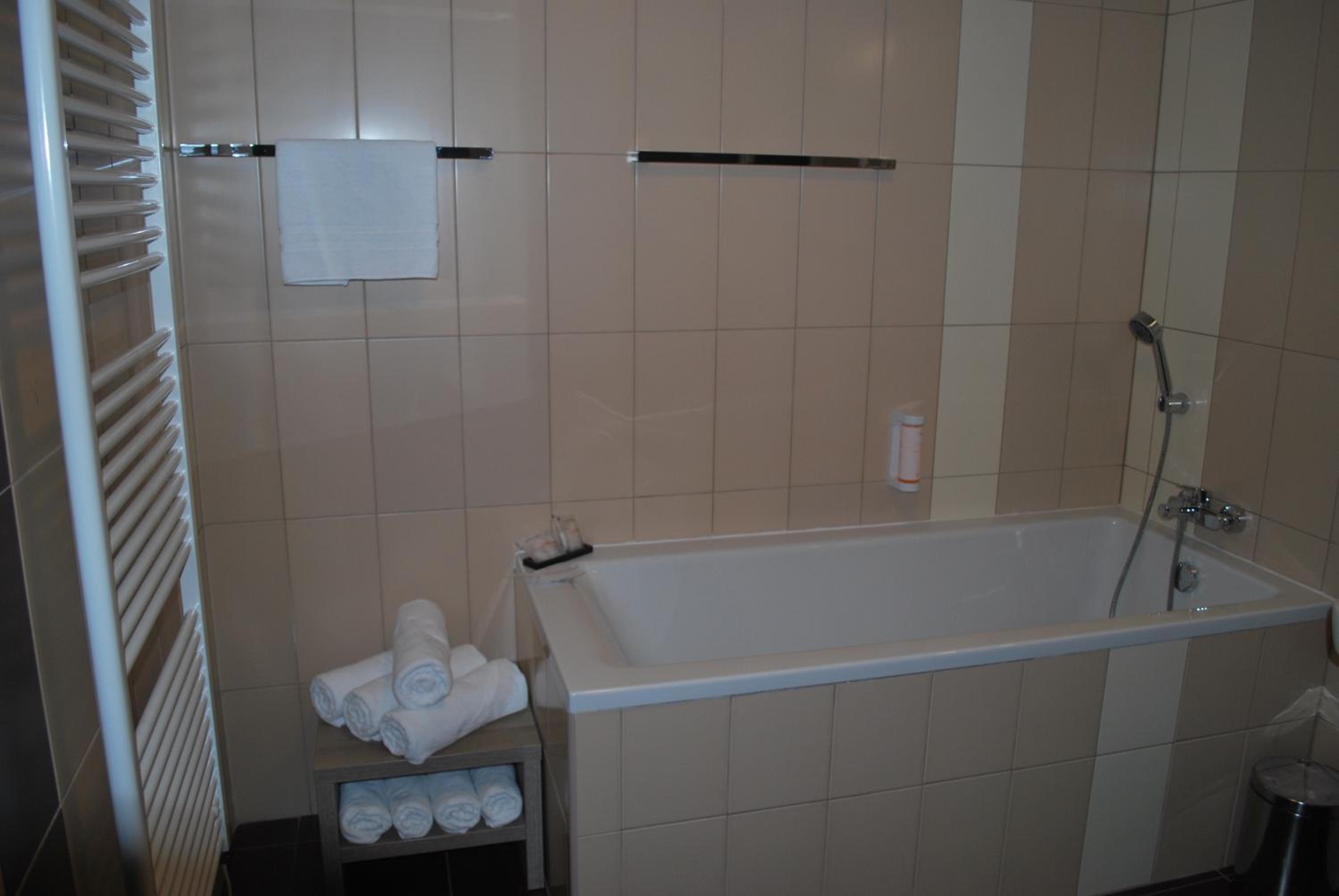 Quadruple Room - Photo 8