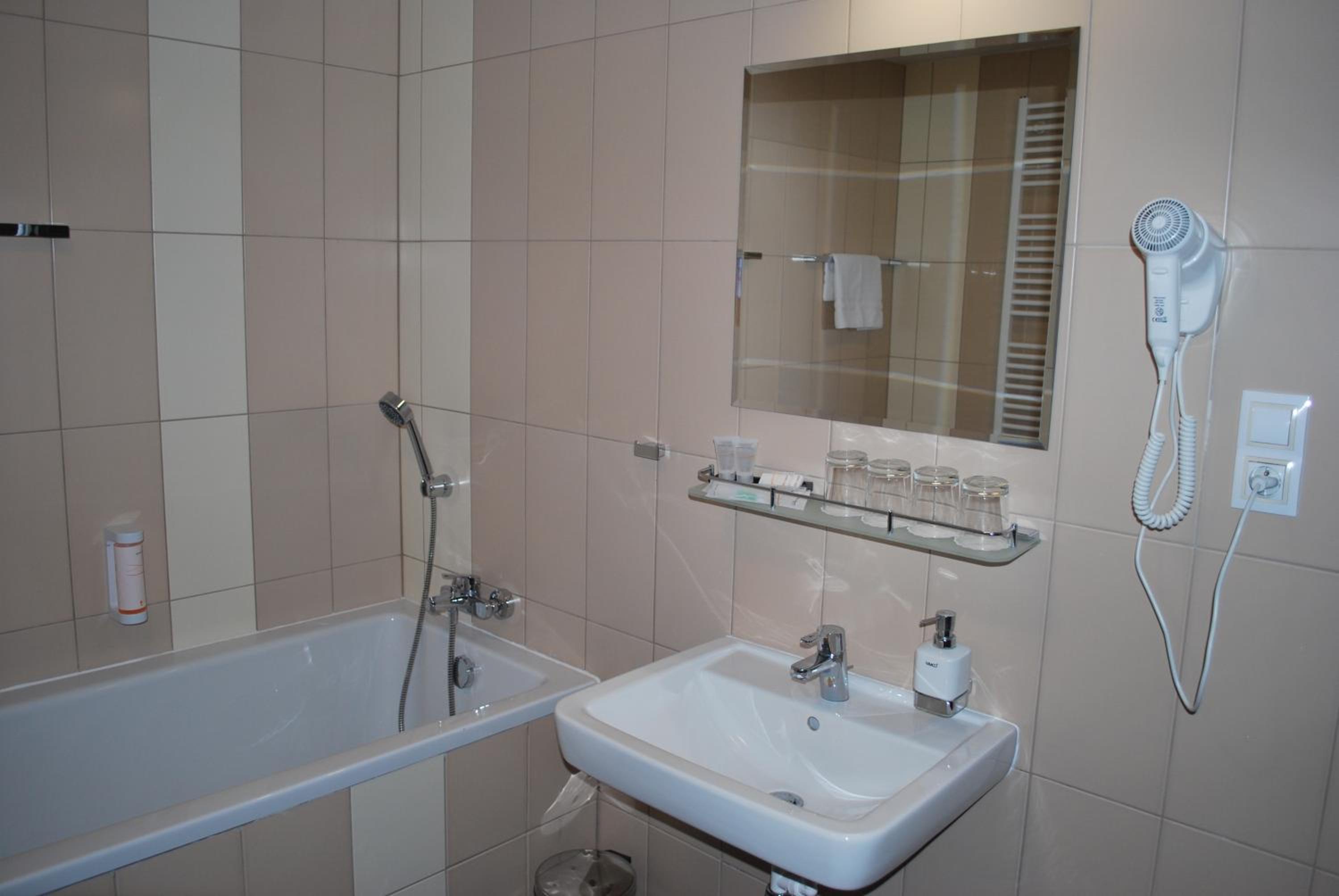 Quadruple Room - Photo 1