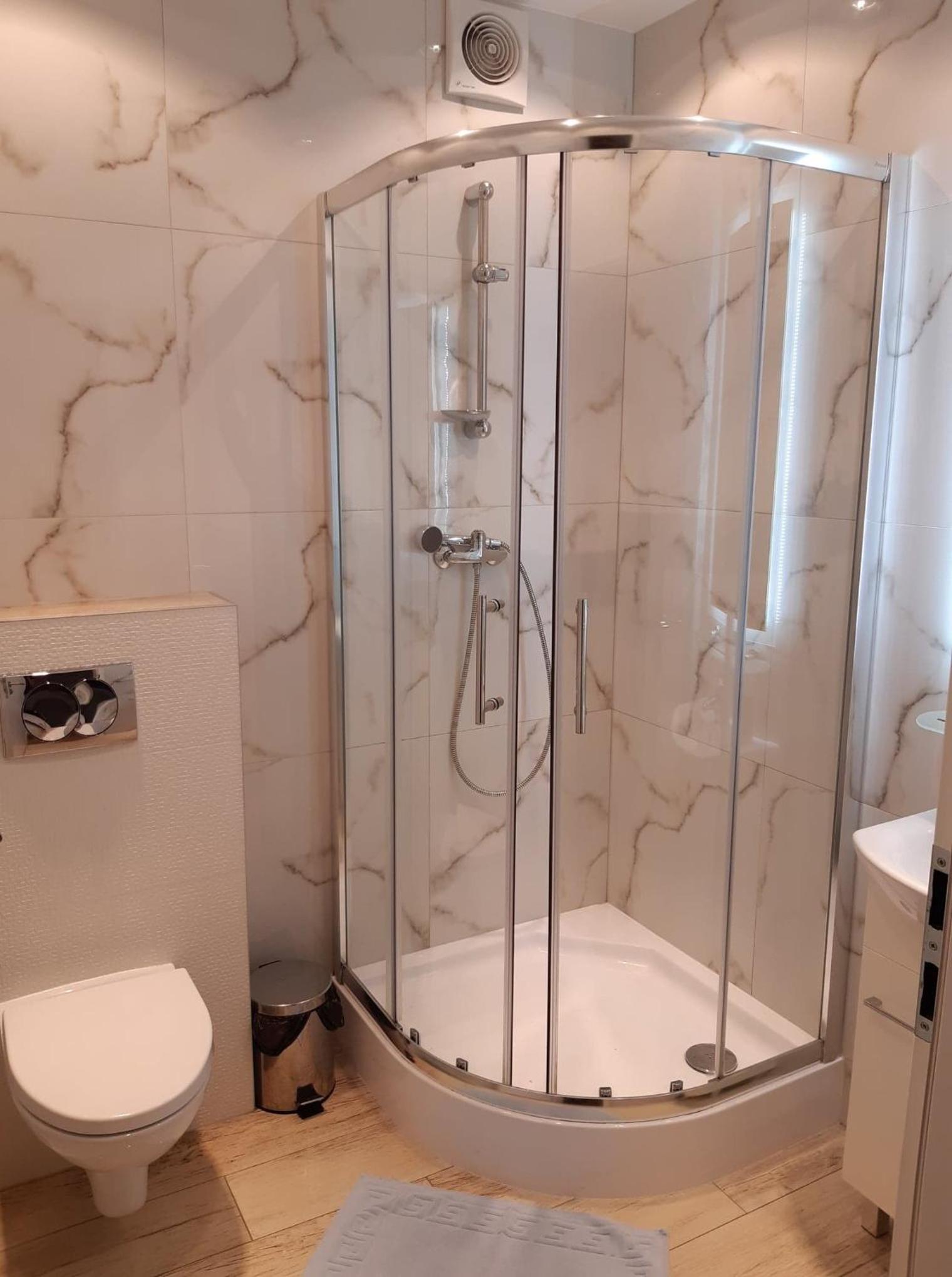 Double Room with Private Bathroom - Photo 6