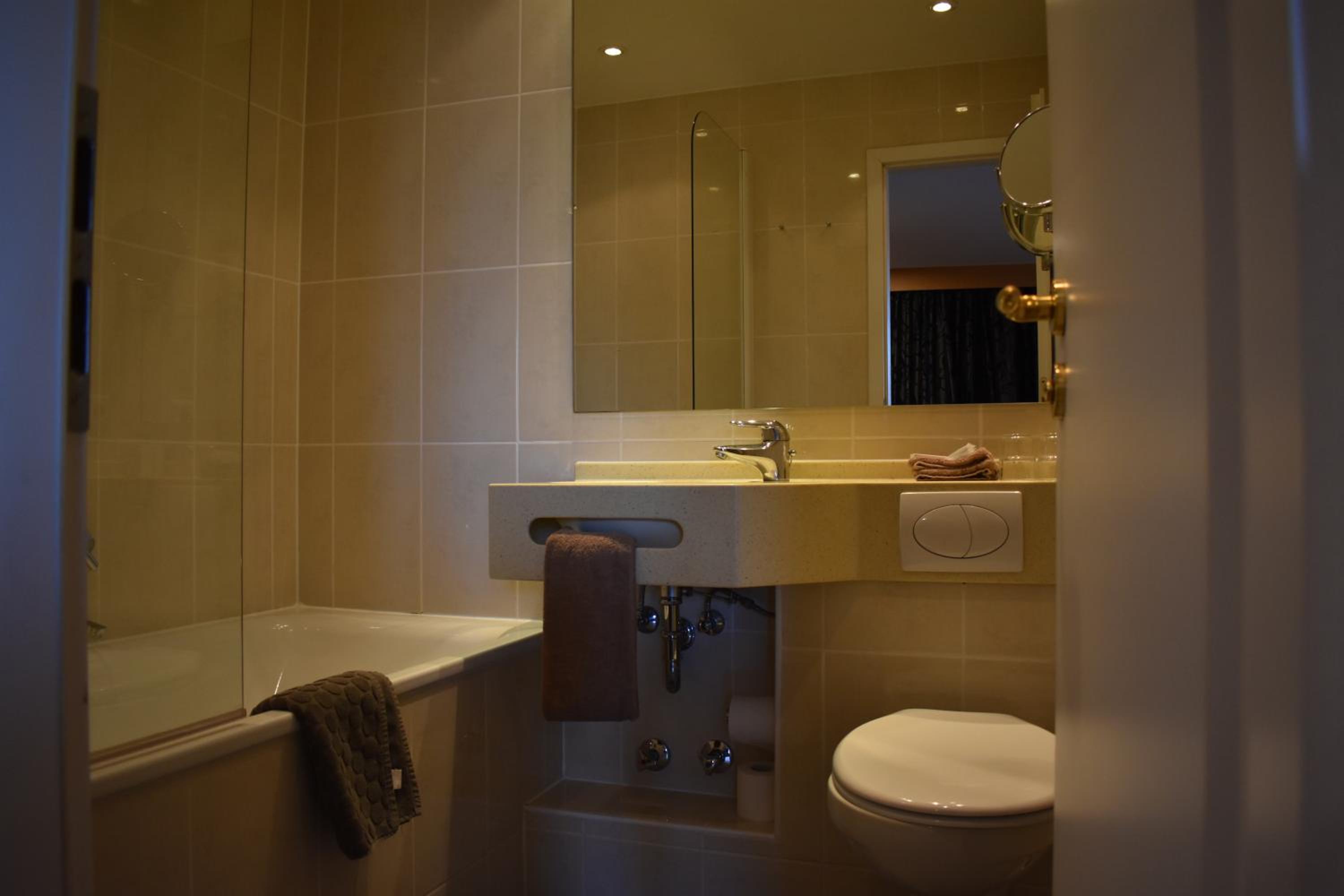 Deluxe Double or Twin Room - Photo 4