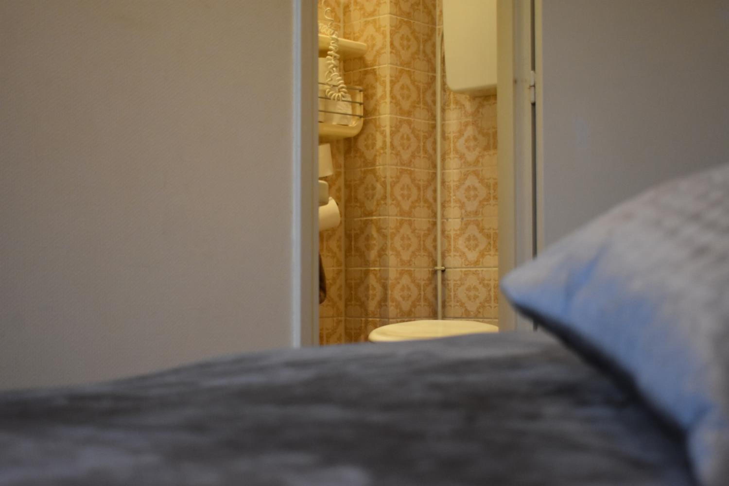 Smaller Budget Double Room - Photo 4