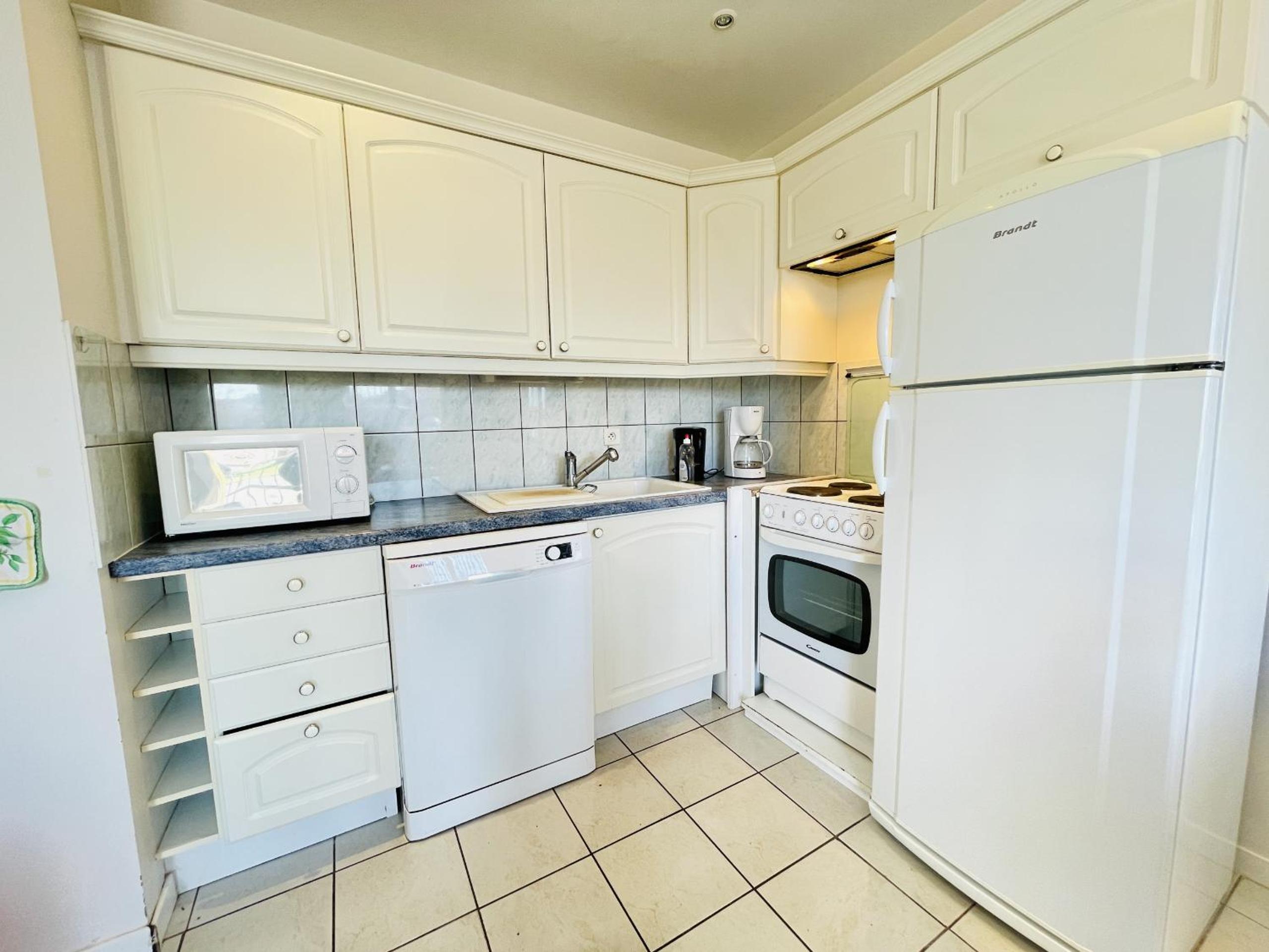 Apartment with Balcony photo 3