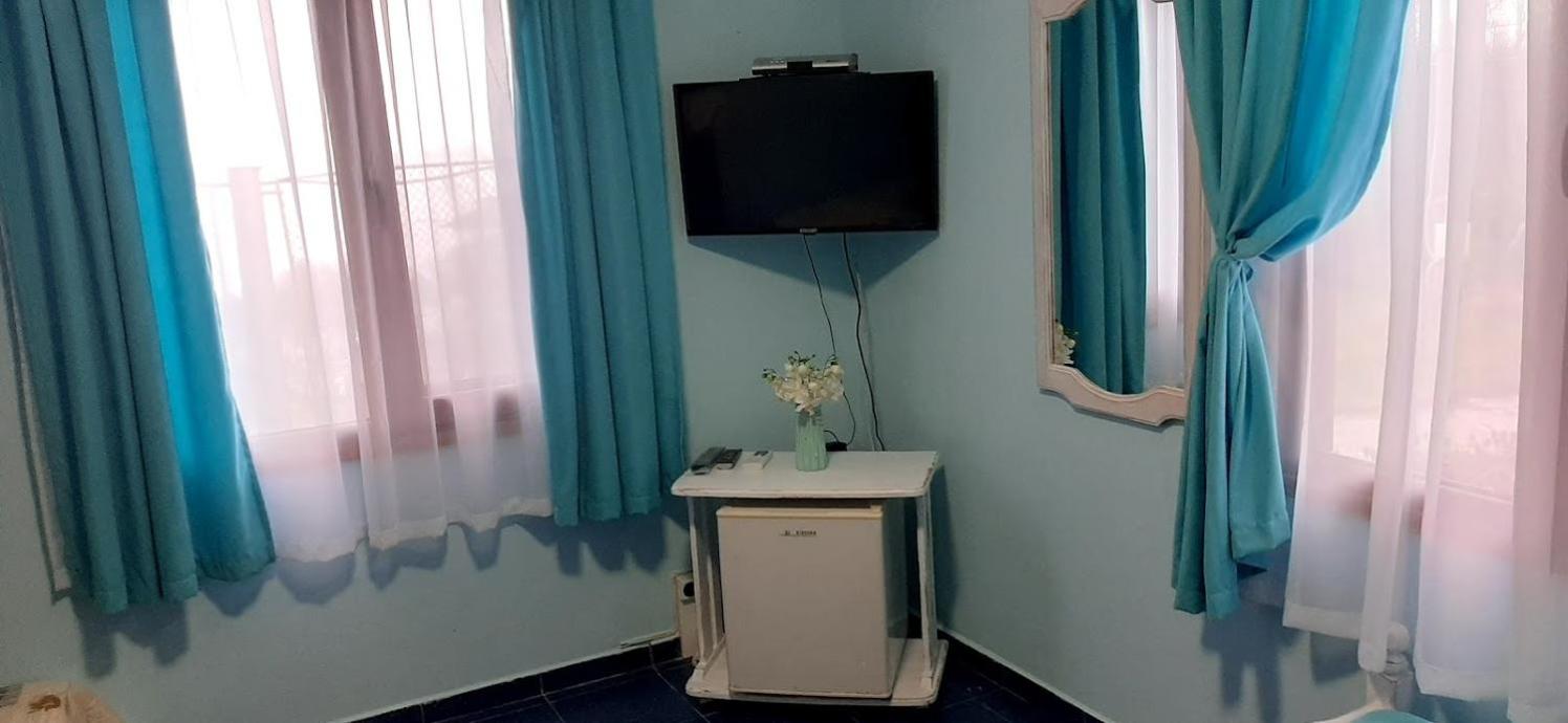 Double or Twin Room with Partial Sea View - Photo 10