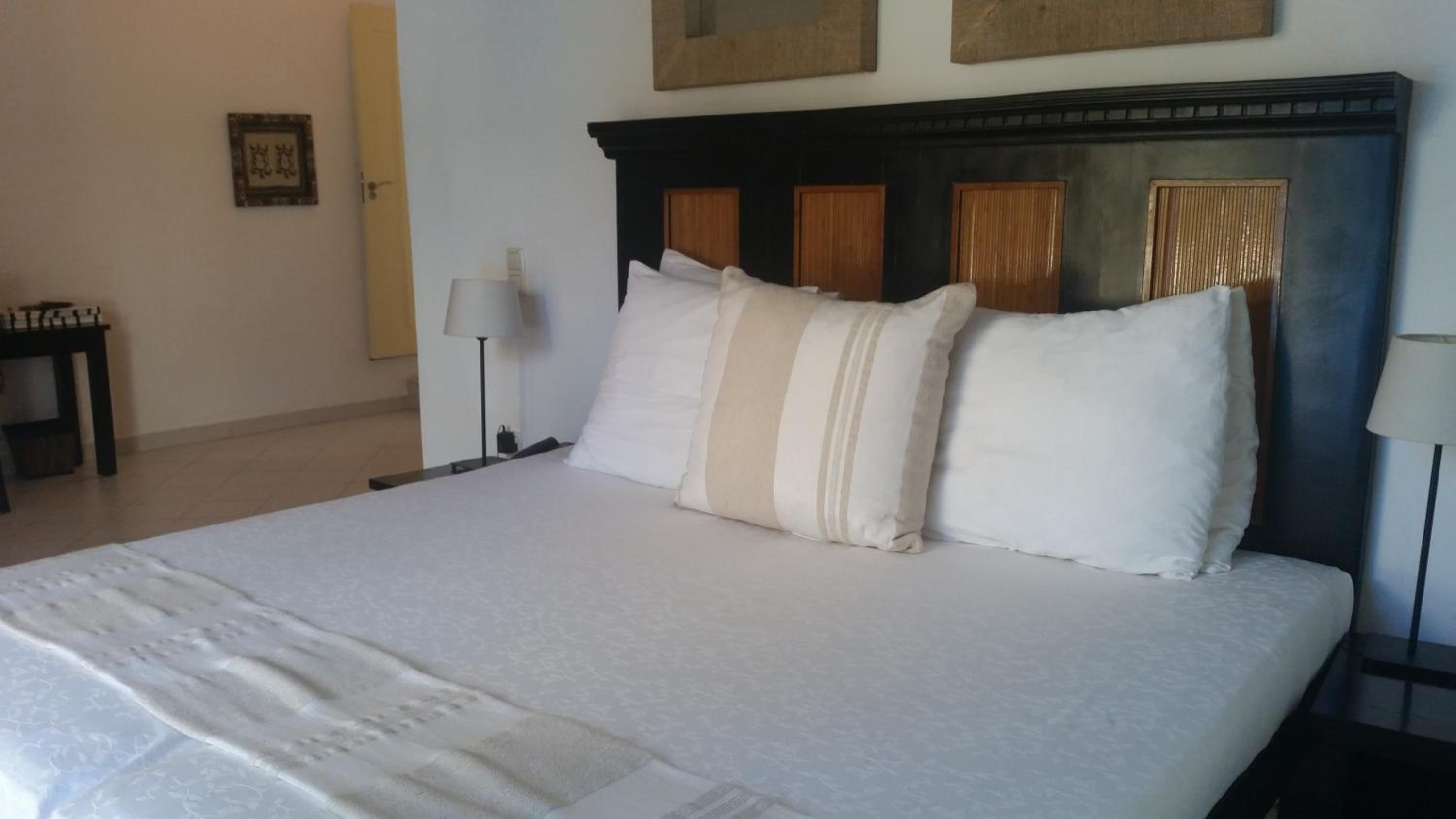 Deluxe Double Room (2 Adults + 1 Child) photo 1