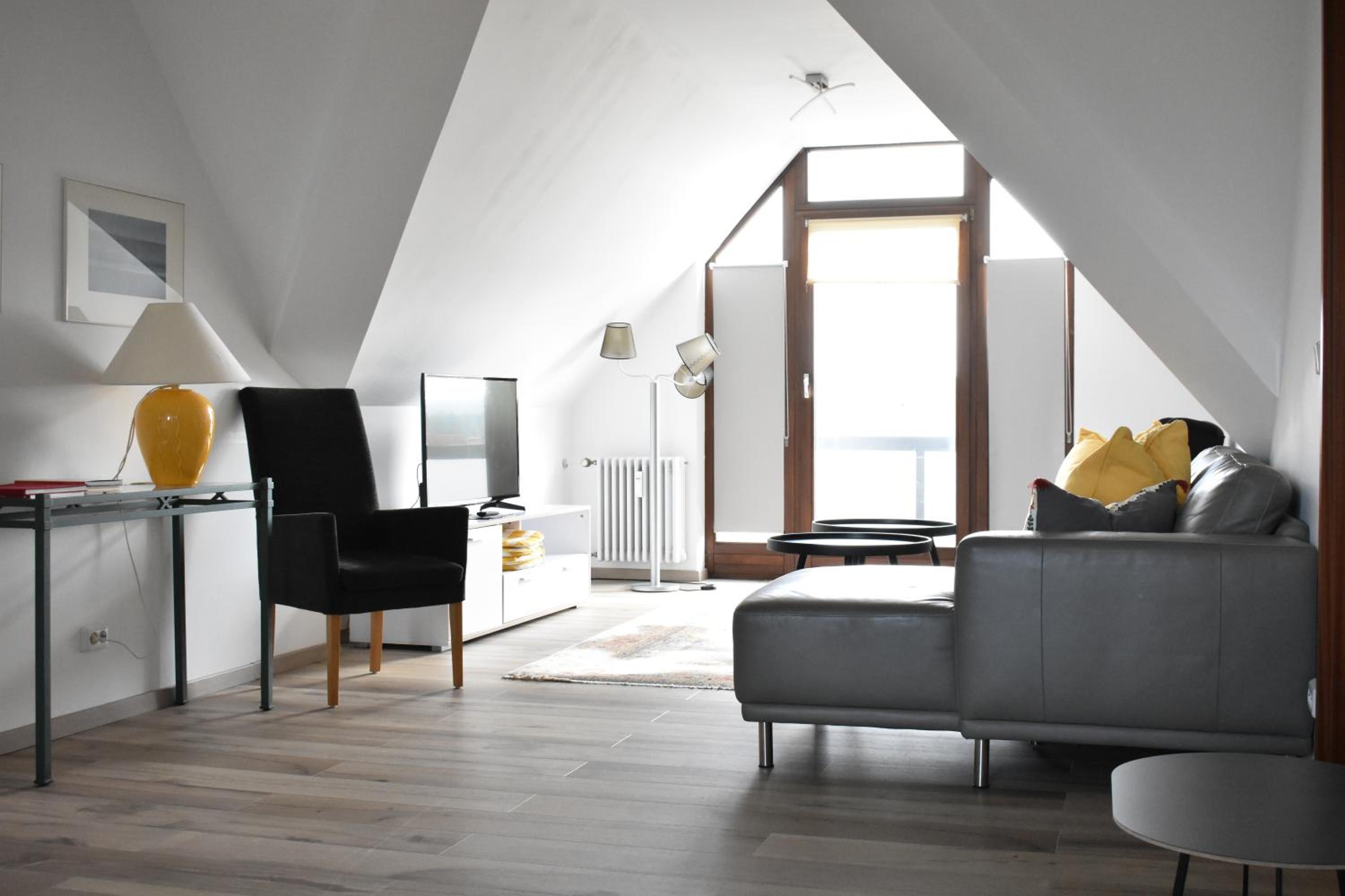 Two-Bedroom Apartment - Photo 9