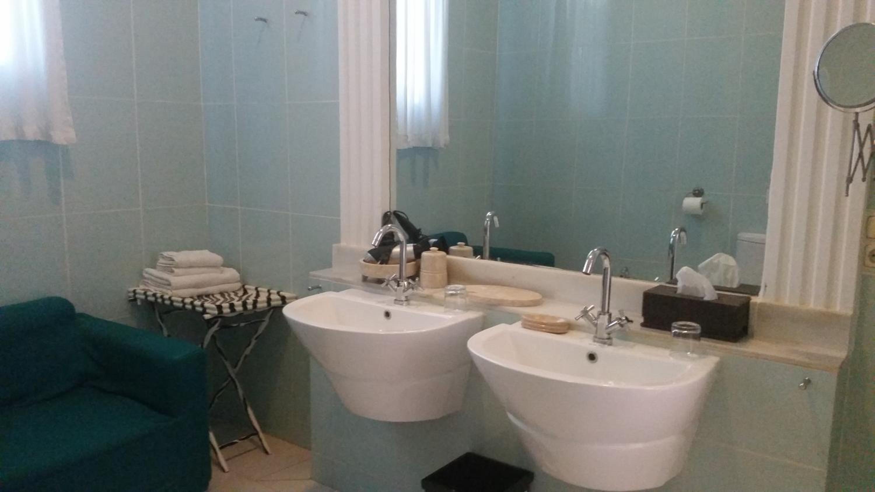 Deluxe Double Room (2 Adults + 1 Child) photo 3