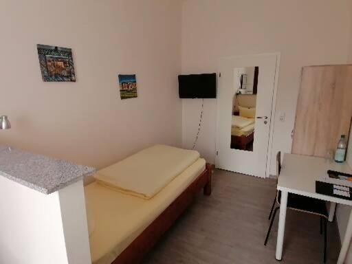 Single Room with Shared Toilet photo 2