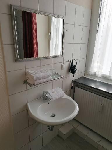 Single Room with Shared Toilet photo 3