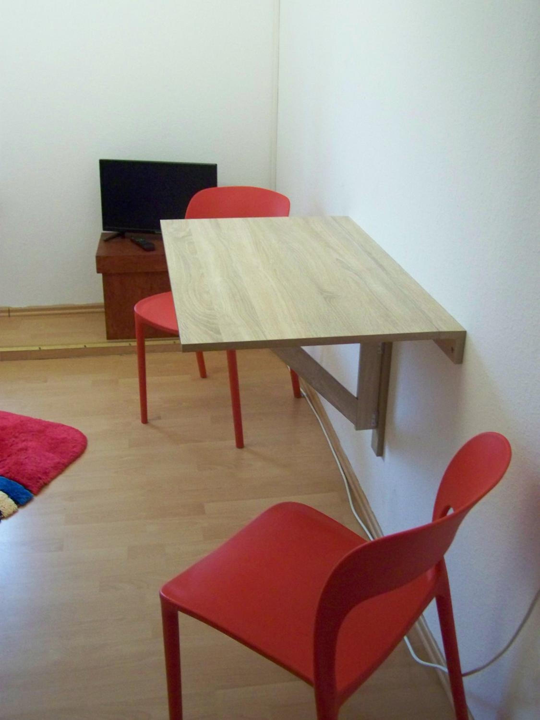 Small Twin Room - Photo 3