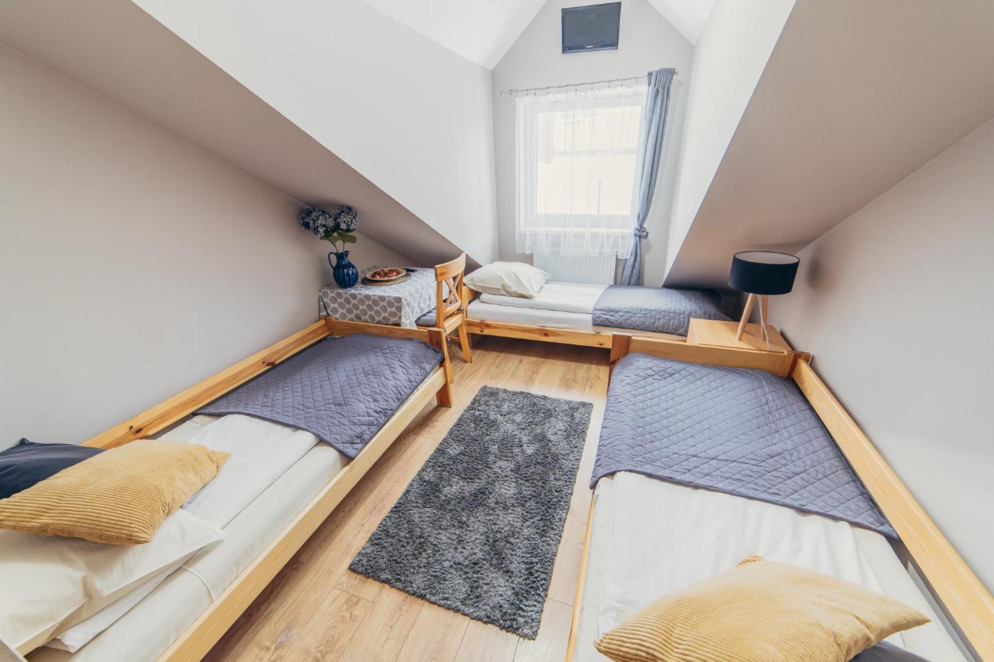 Basic Triple Room photo 3