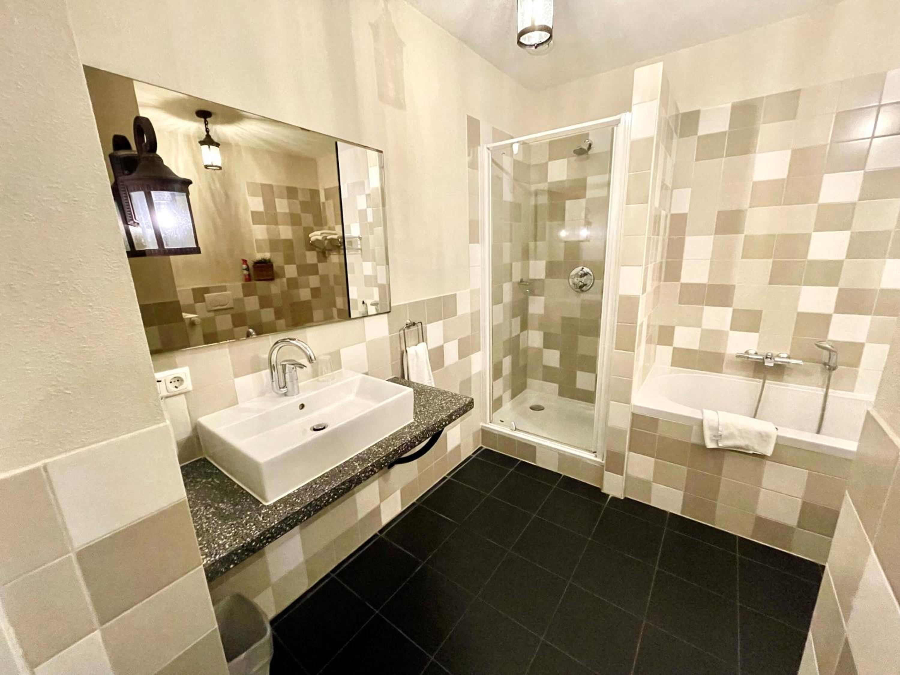 Comfort Twin Room - Photo 7