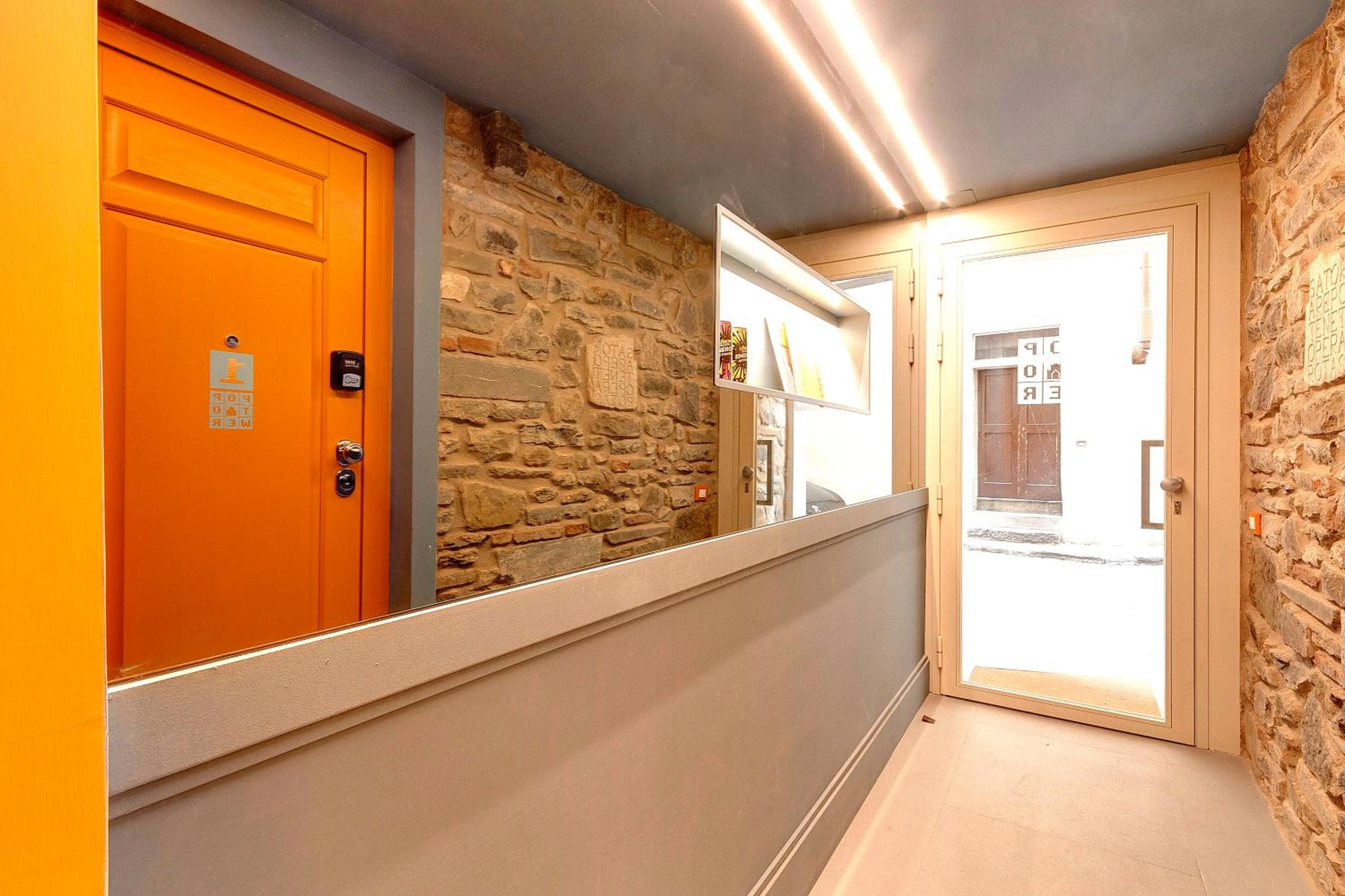 Studio Apartment photo 3
