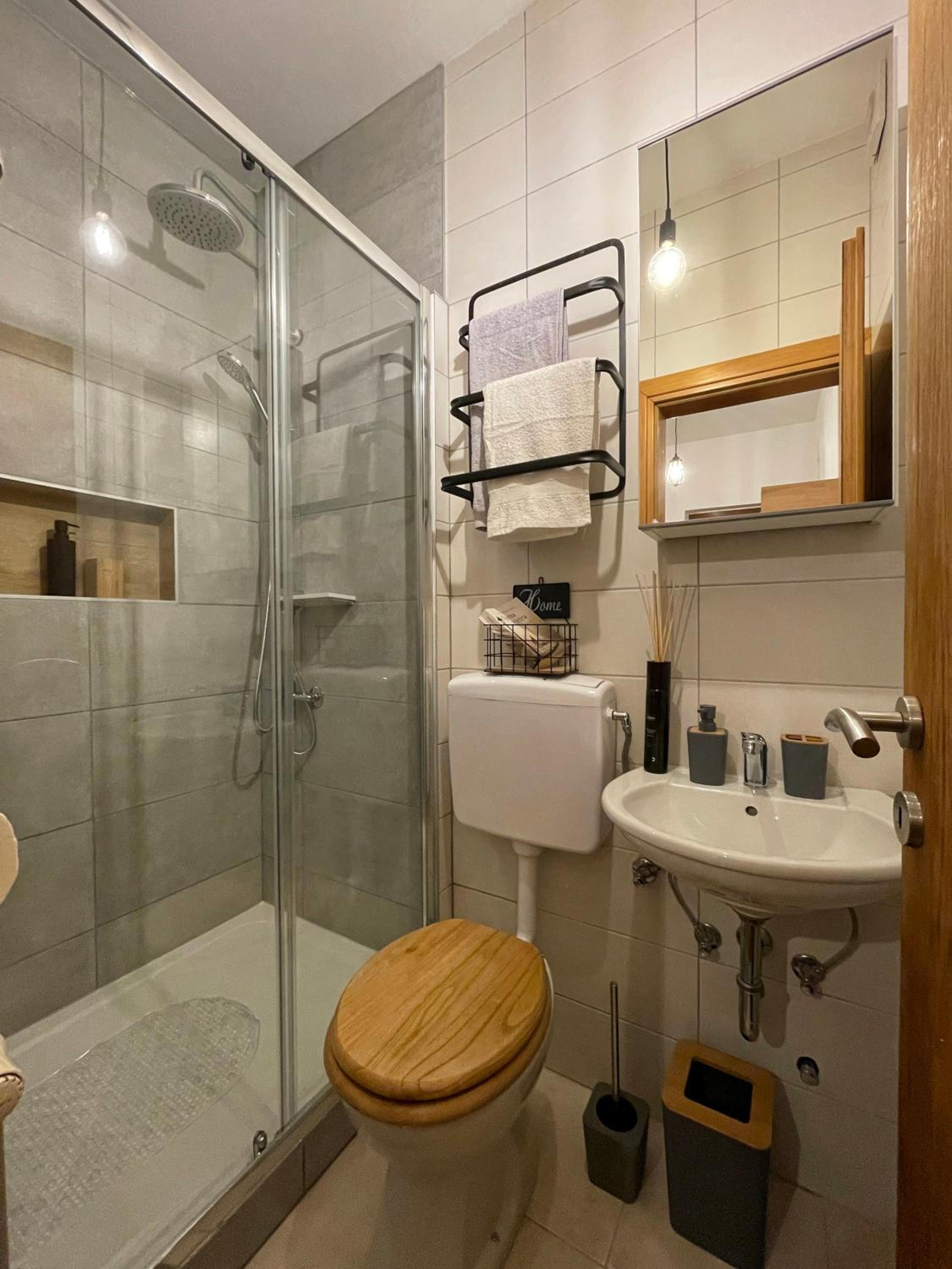 One-Bedroom Apartment - Photo 3