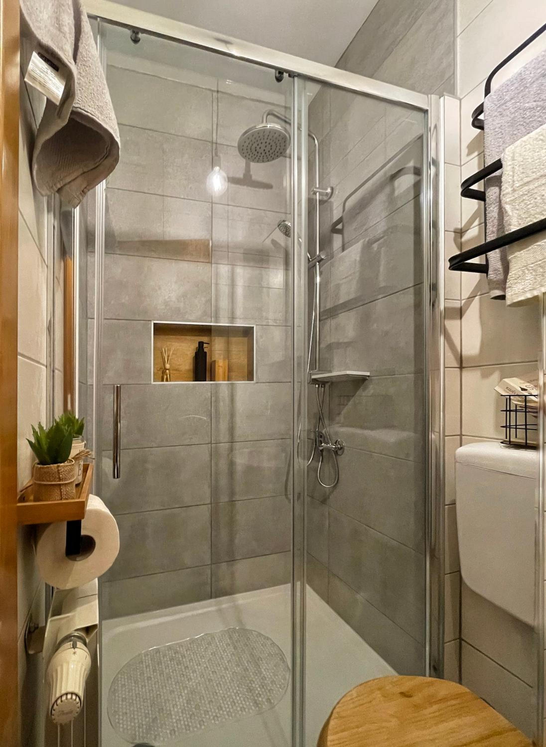 One-Bedroom Apartment - Photo 5