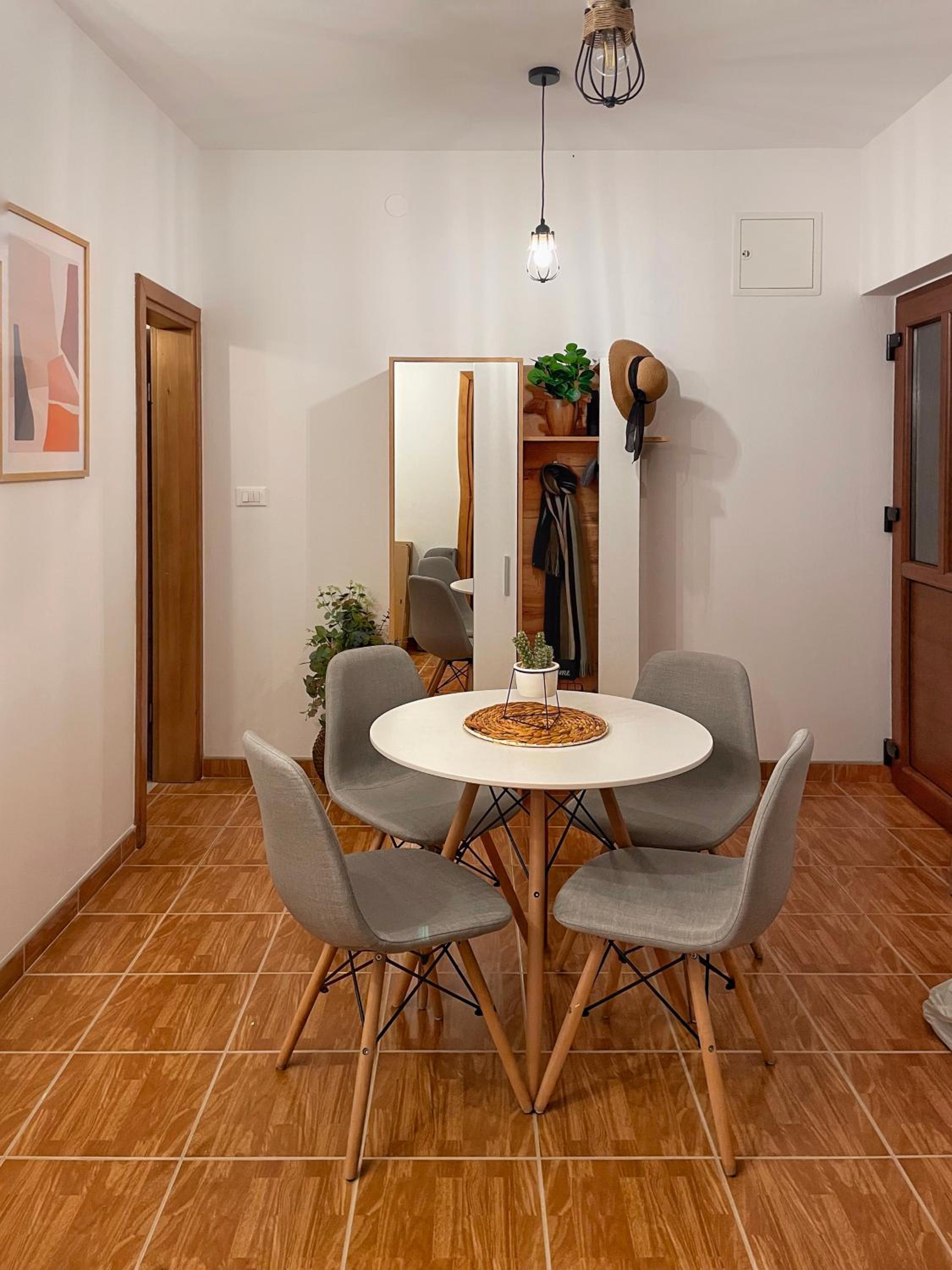 One-Bedroom Apartment - Photo 6
