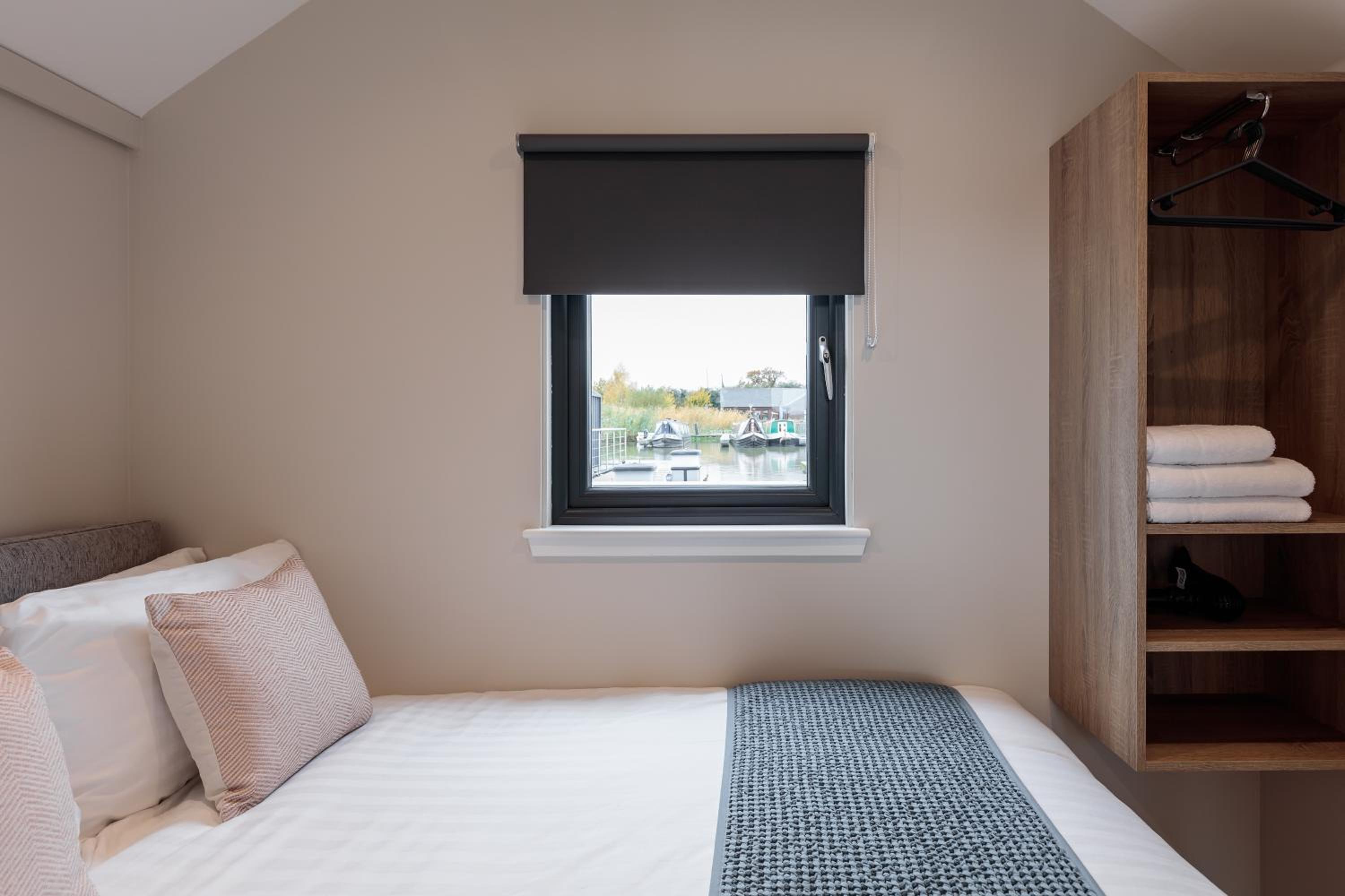 One-Bedroom Apartment - Photo 6