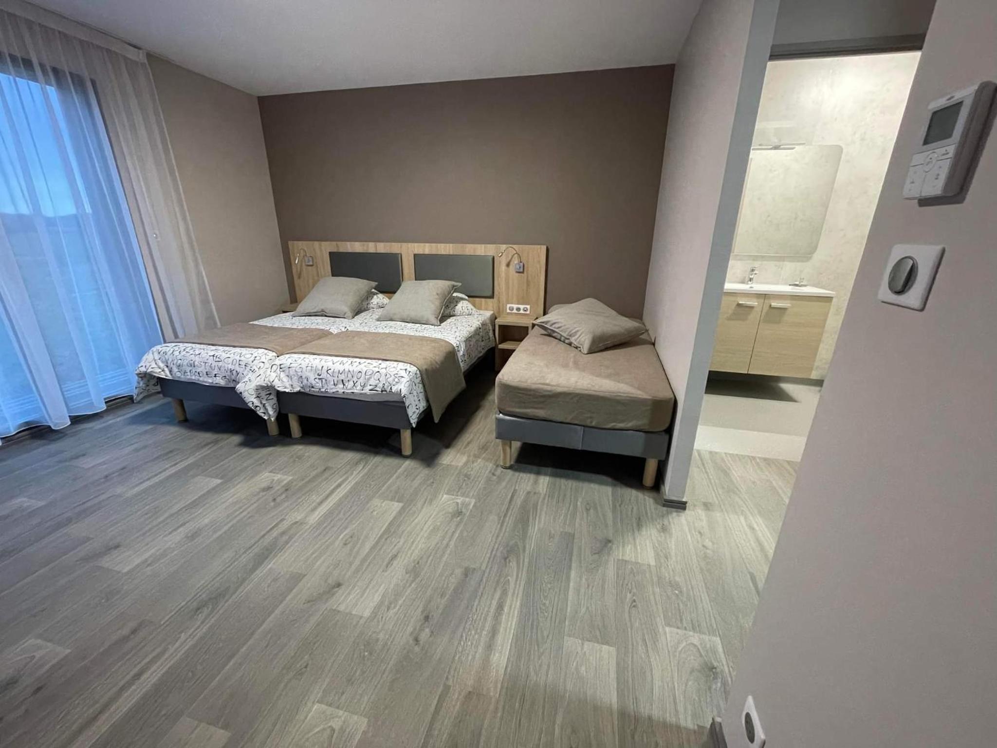 Deluxe Room - Photo 2