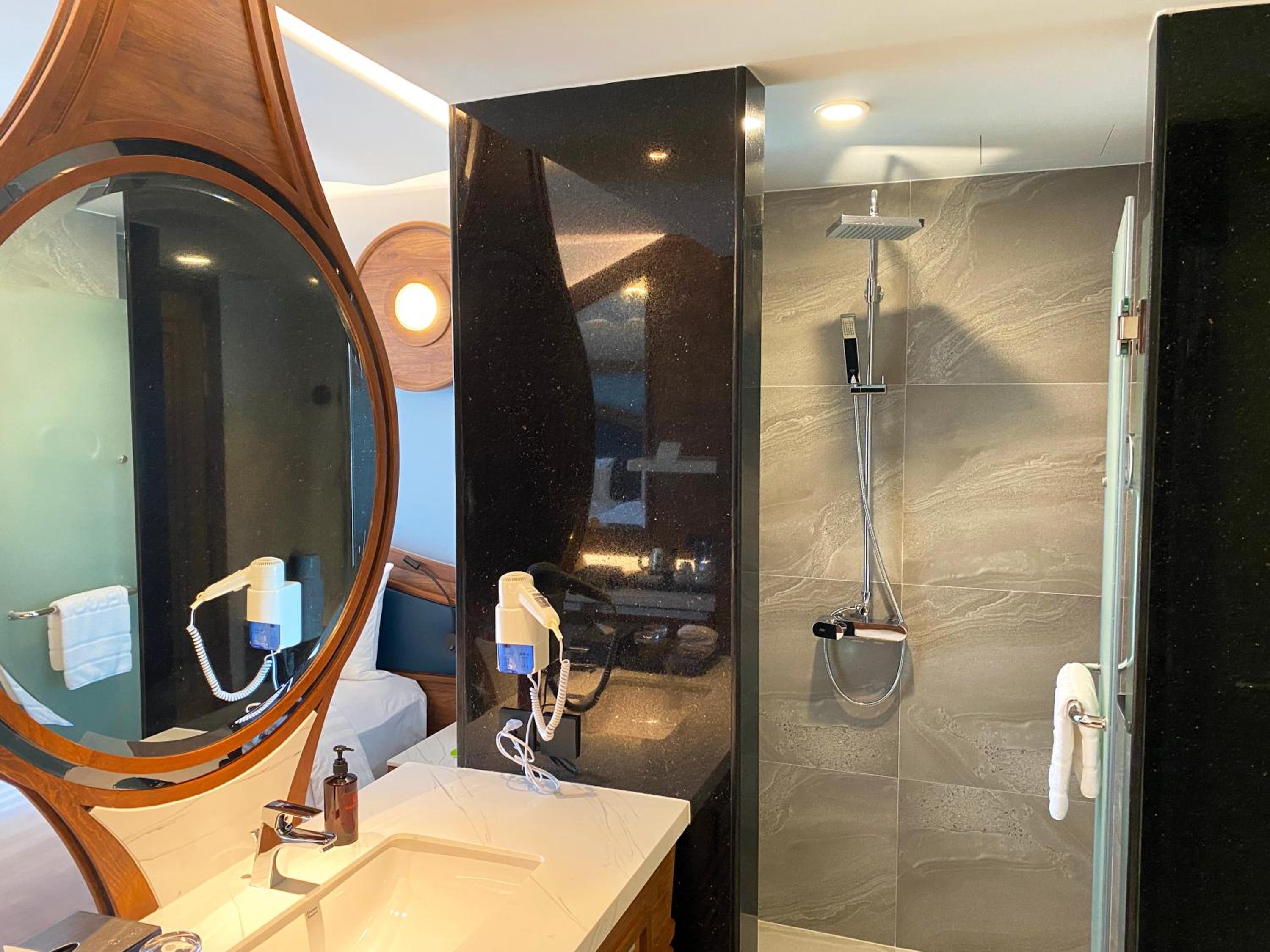 Deluxe Twin Room - Photo 2