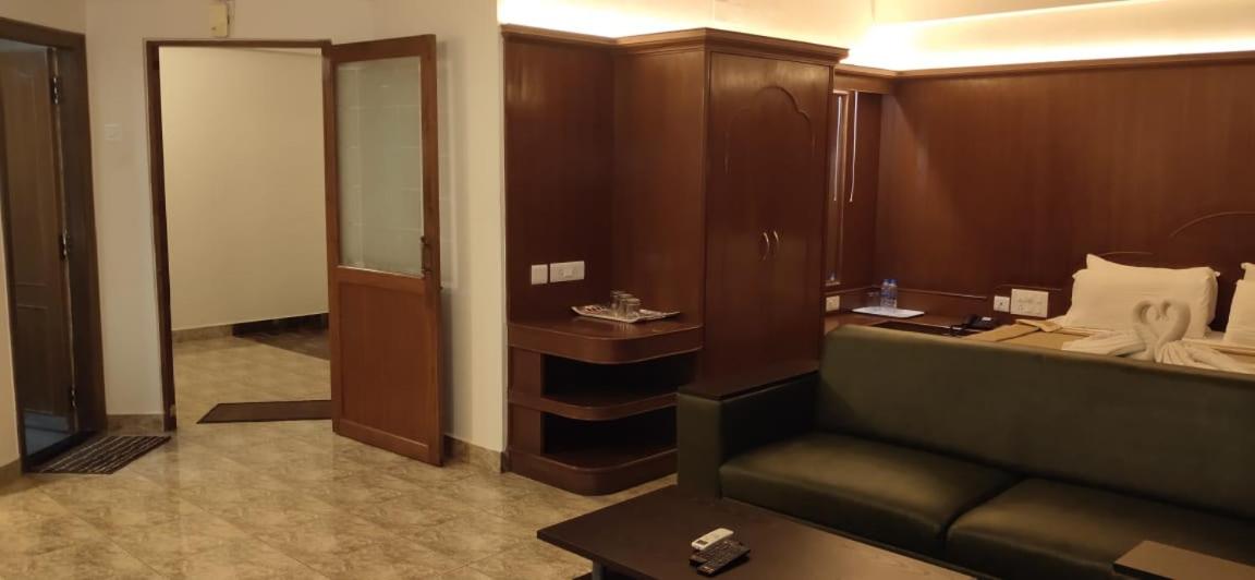 Suite - Photo 3