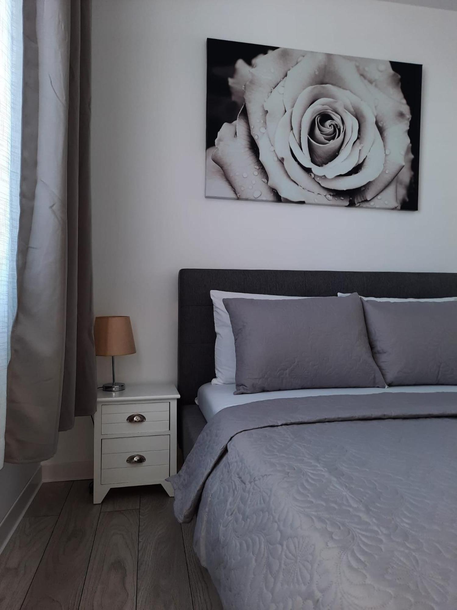 Two-Bedroom Apartment - Photo 4
