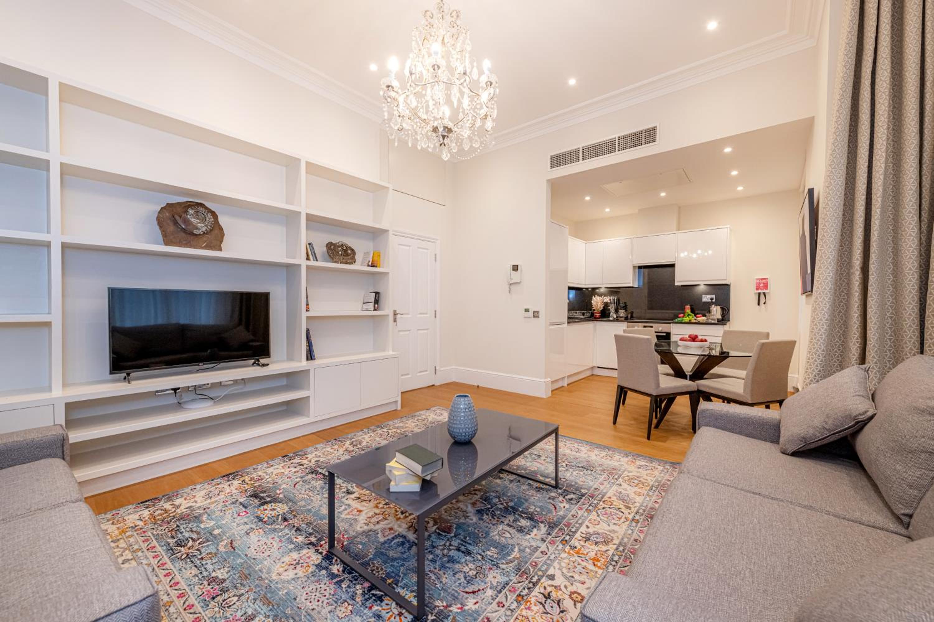 Deluxe One Bedroom Apartment