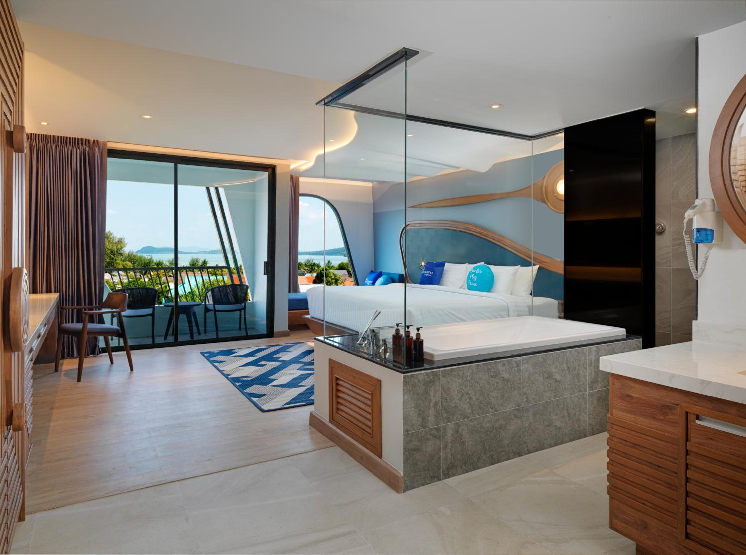 Grand Deluxe Sea-Facing King - Photo 3