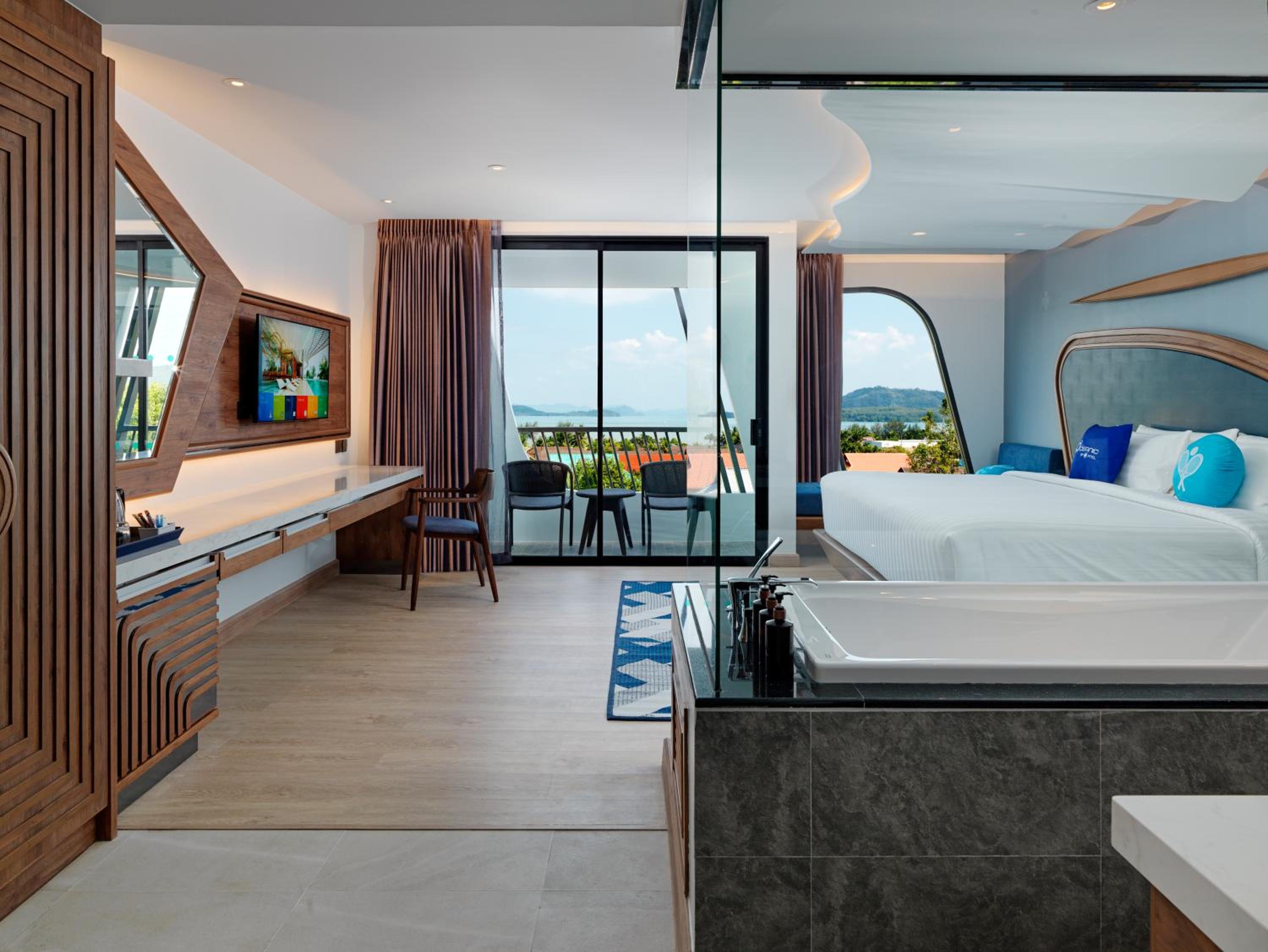Grand Deluxe Sea-Facing King - Photo 1