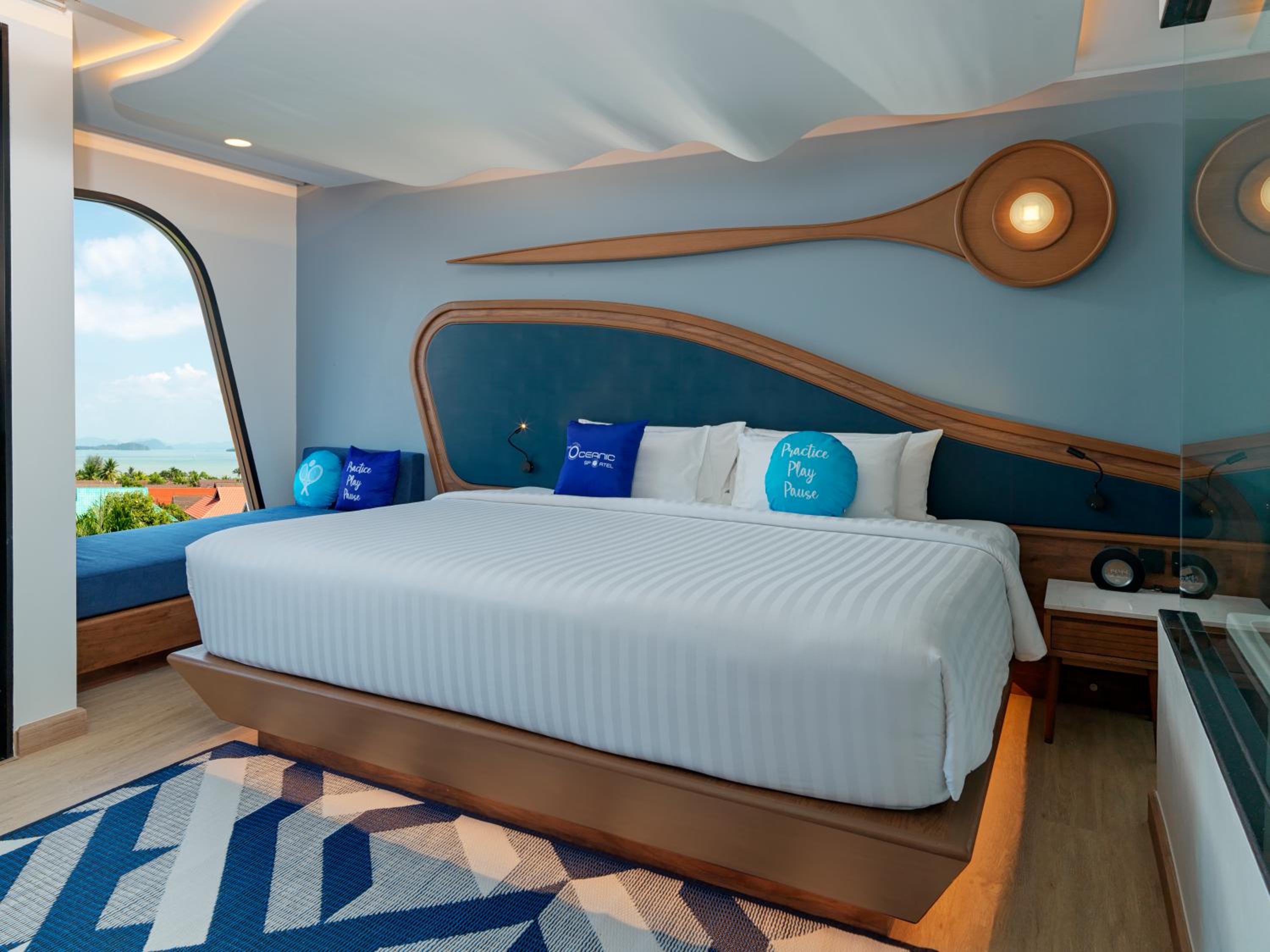 Grand Deluxe Sea-Facing King - Photo 4