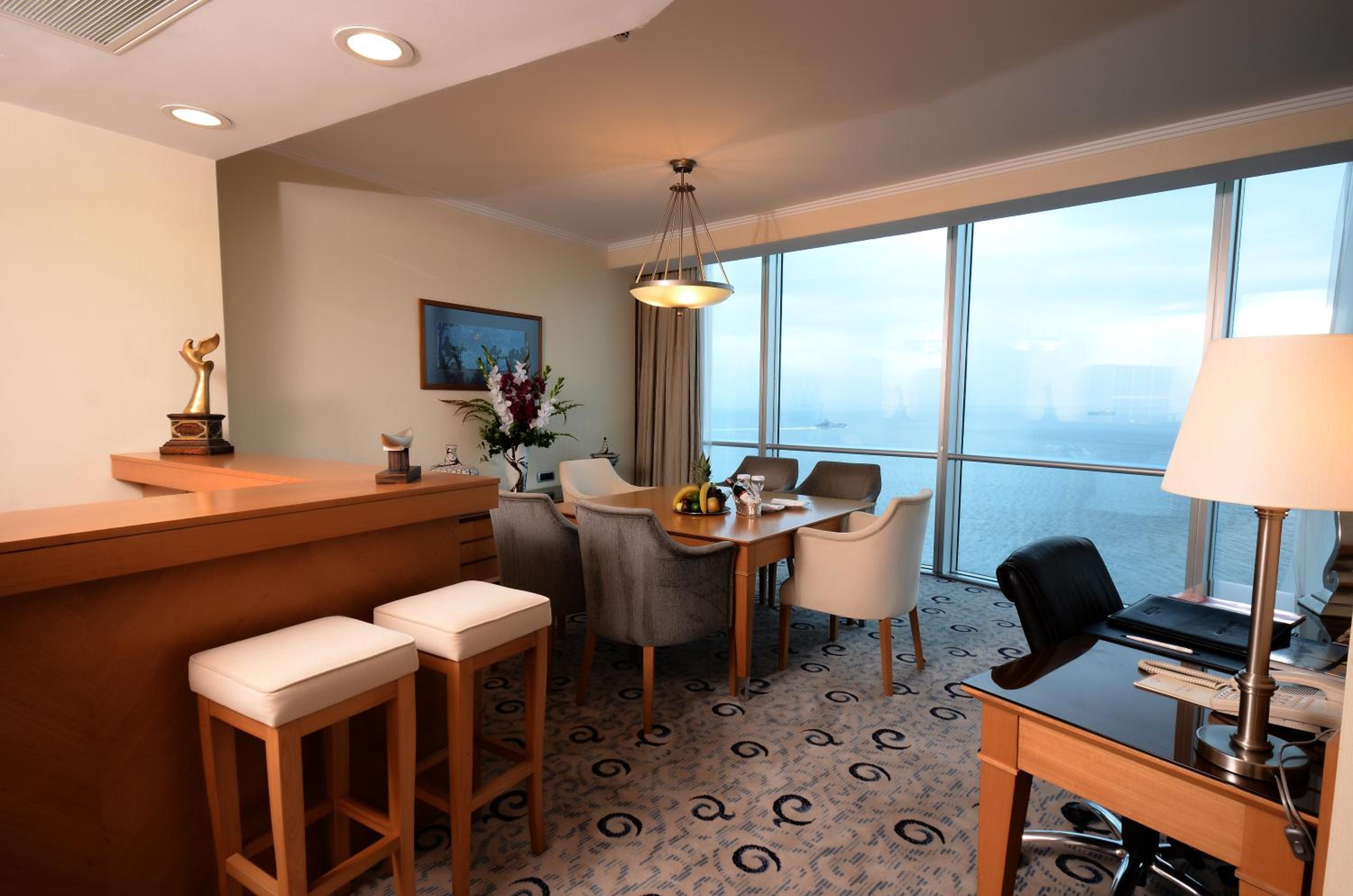 Senior Suite with Sea View - Non-Smoking