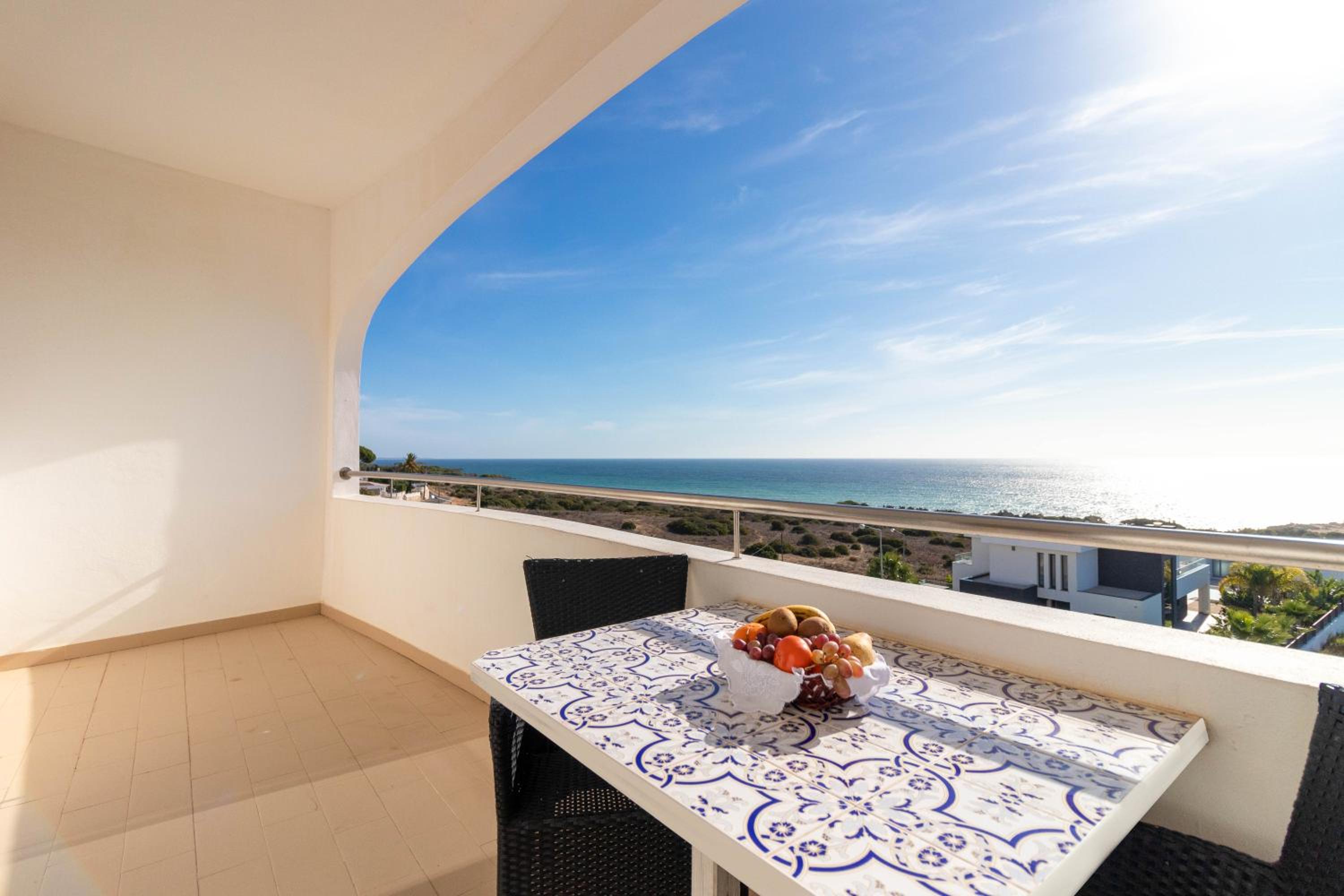 Double or Twin Room with Sea View - Photo 4