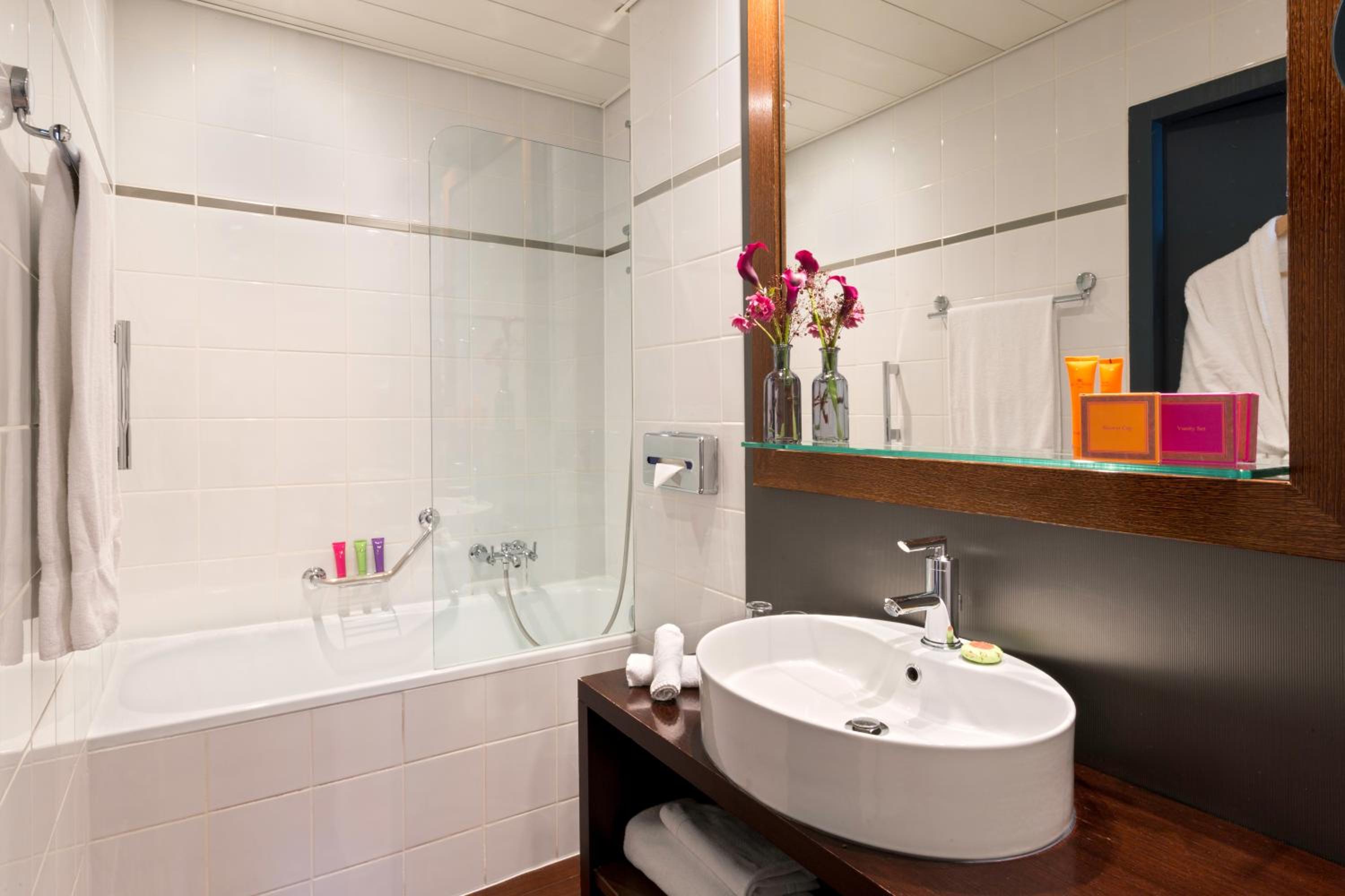 Executive Room with Terrace thumbnail 6