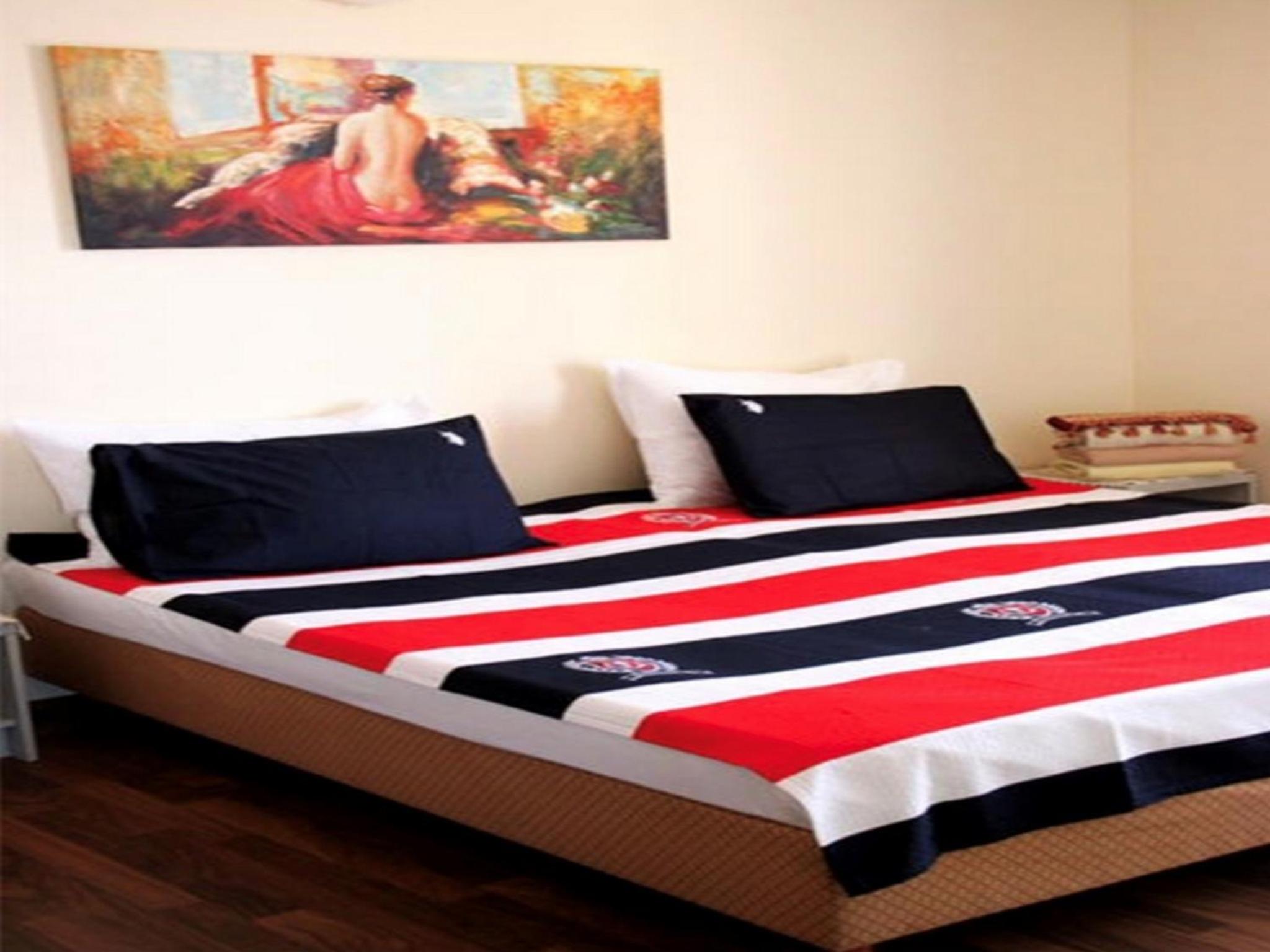 Three bedroom Apartment with Terrace and Sea View