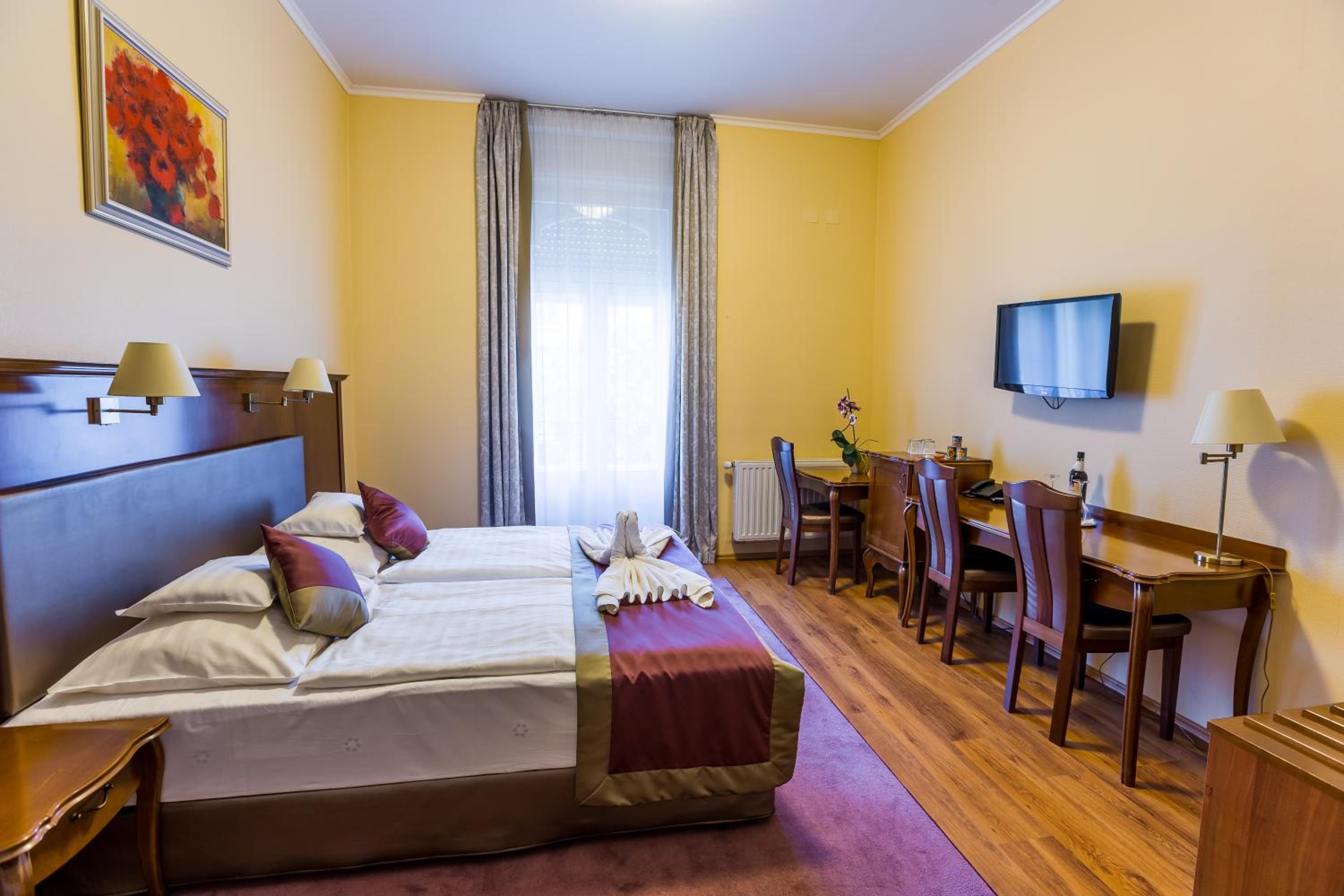 Deluxe Double or Twin Room - Photo 1