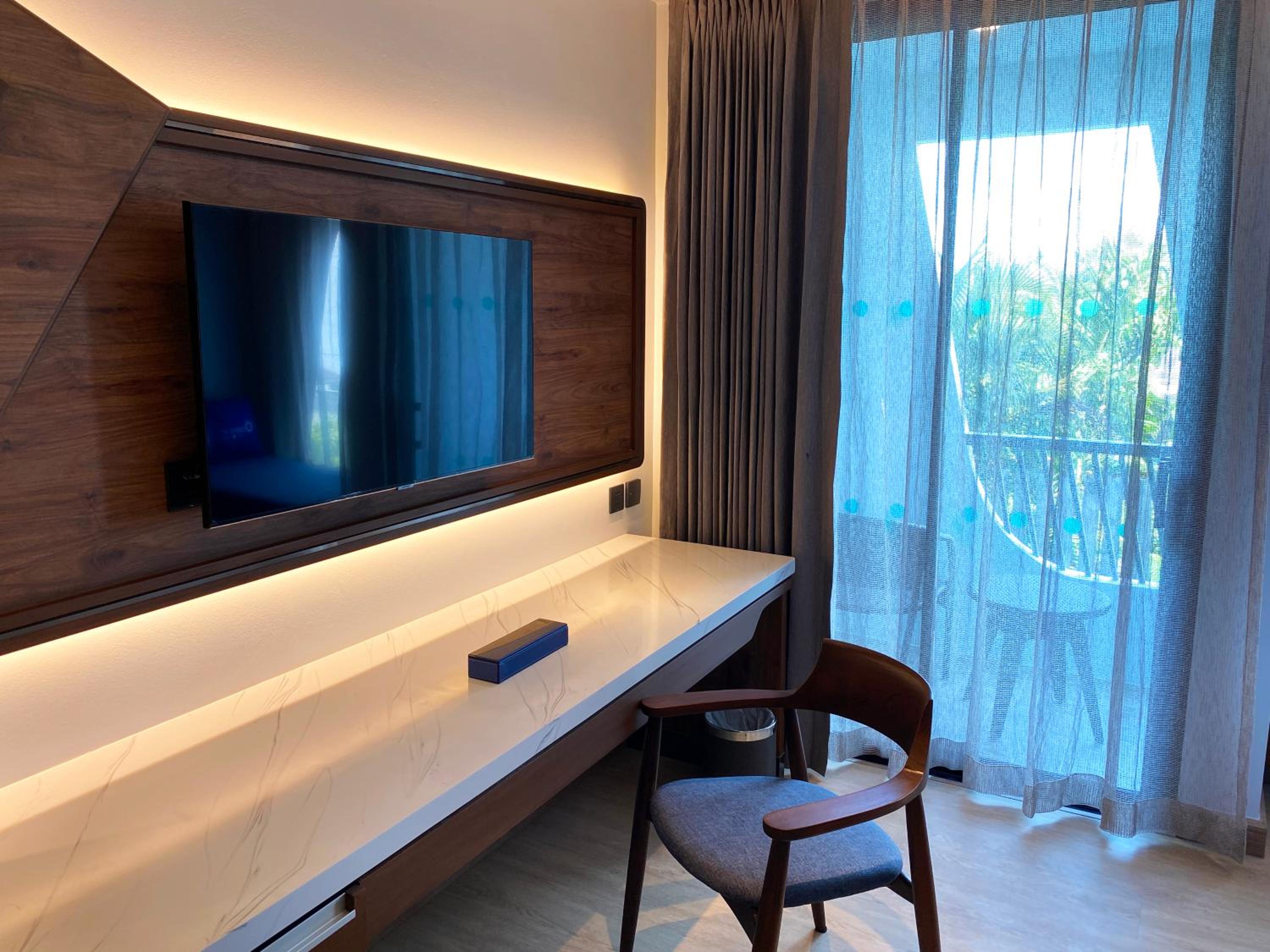 Deluxe King Room - Photo 4