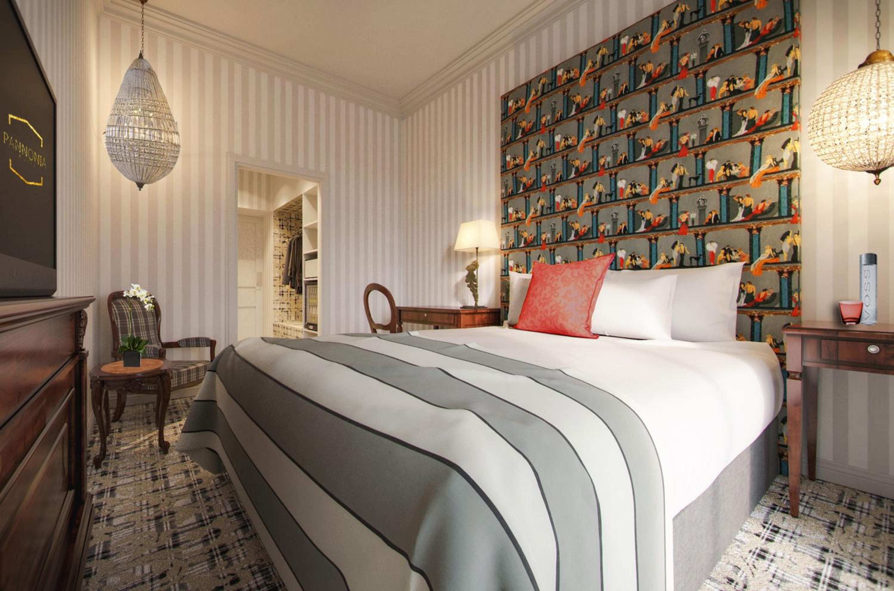 Suite with City View - Photo 2