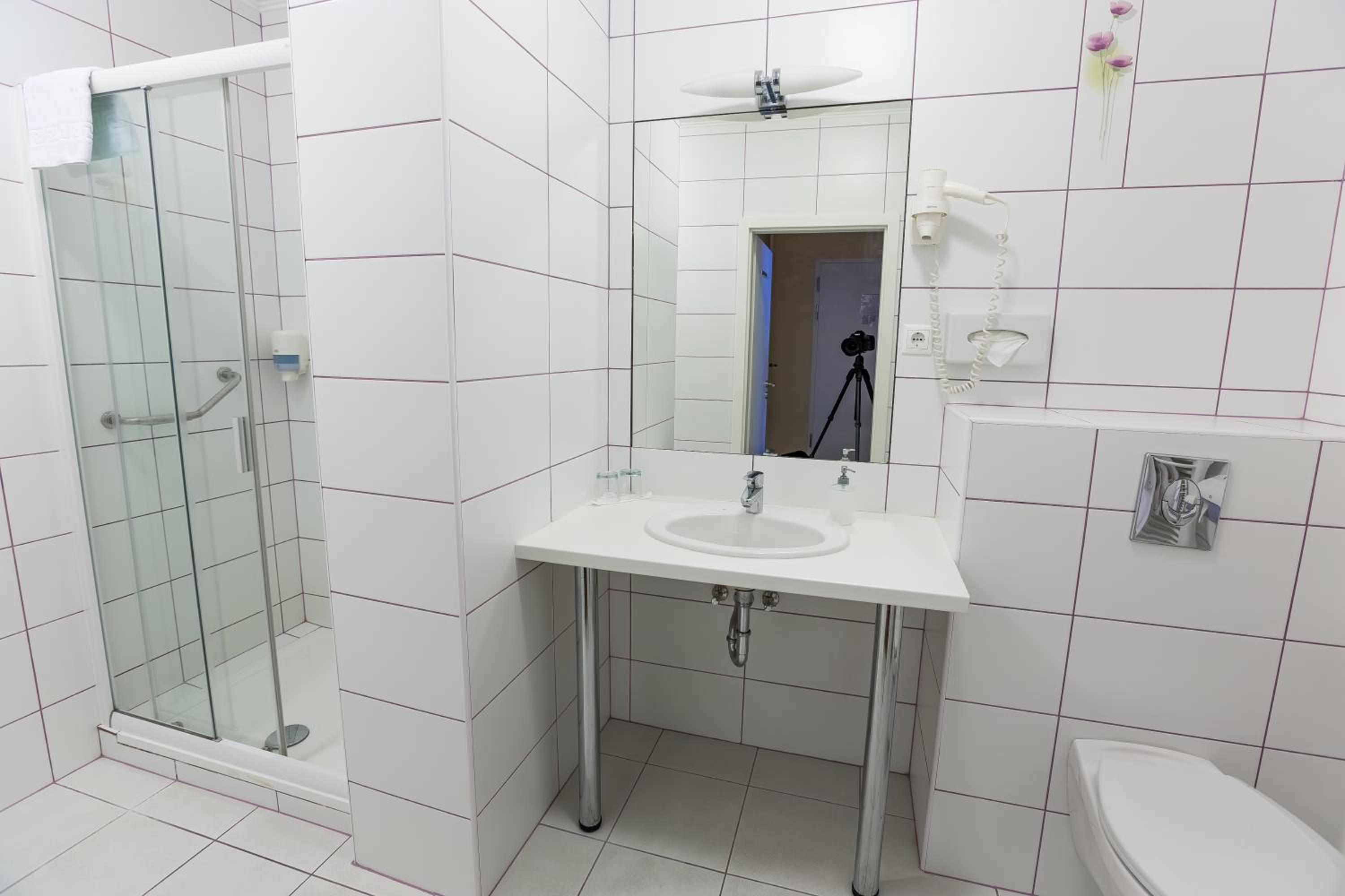 Deluxe Double or Twin Room - Photo 2