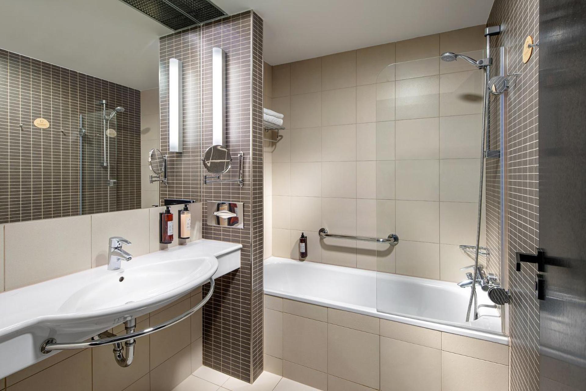 Standard Double or Twin Room - Photo 4