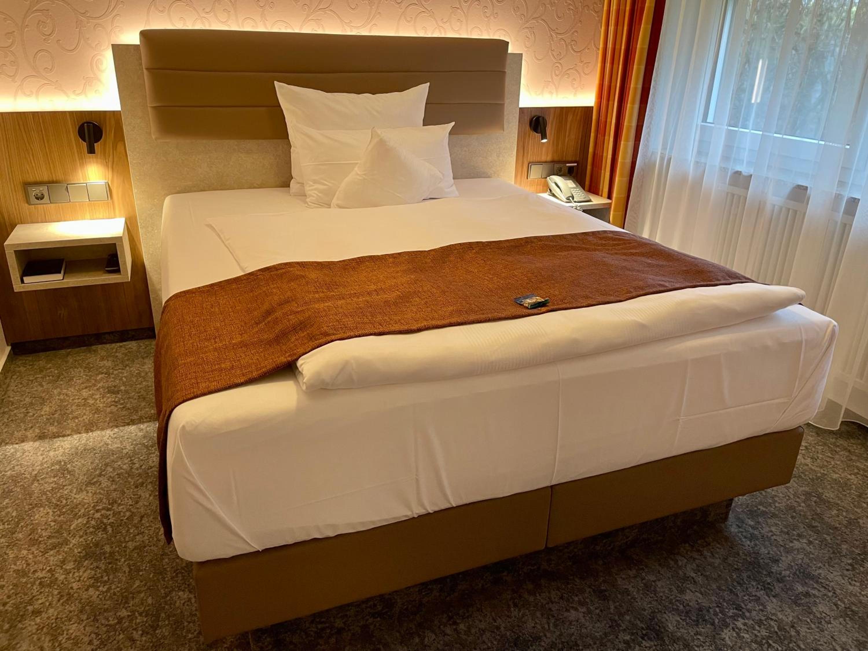 Suite - Photo 1