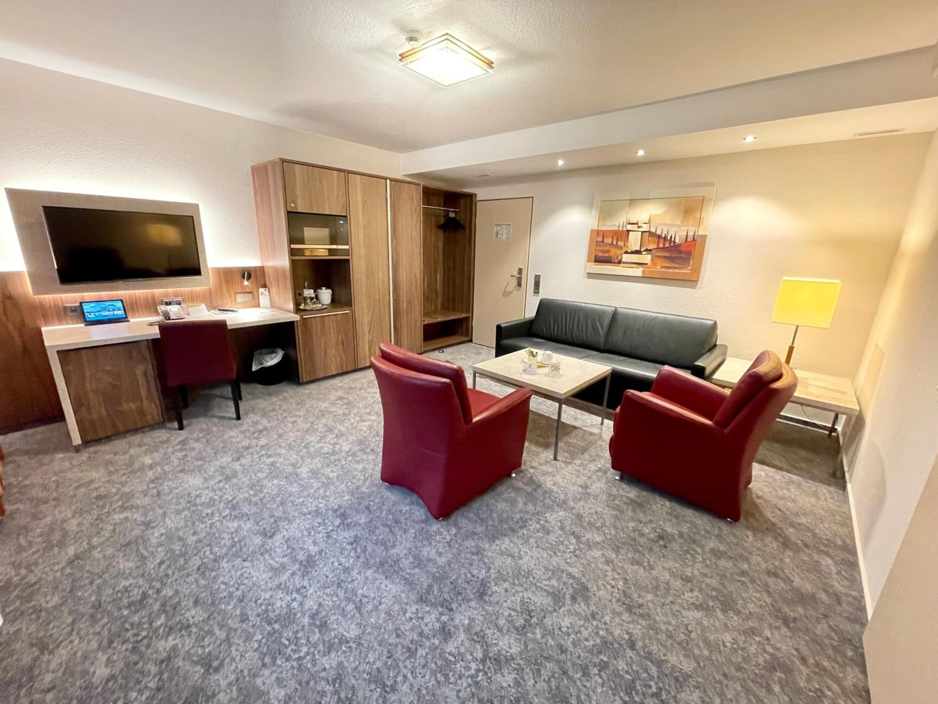 Suite - Photo 2