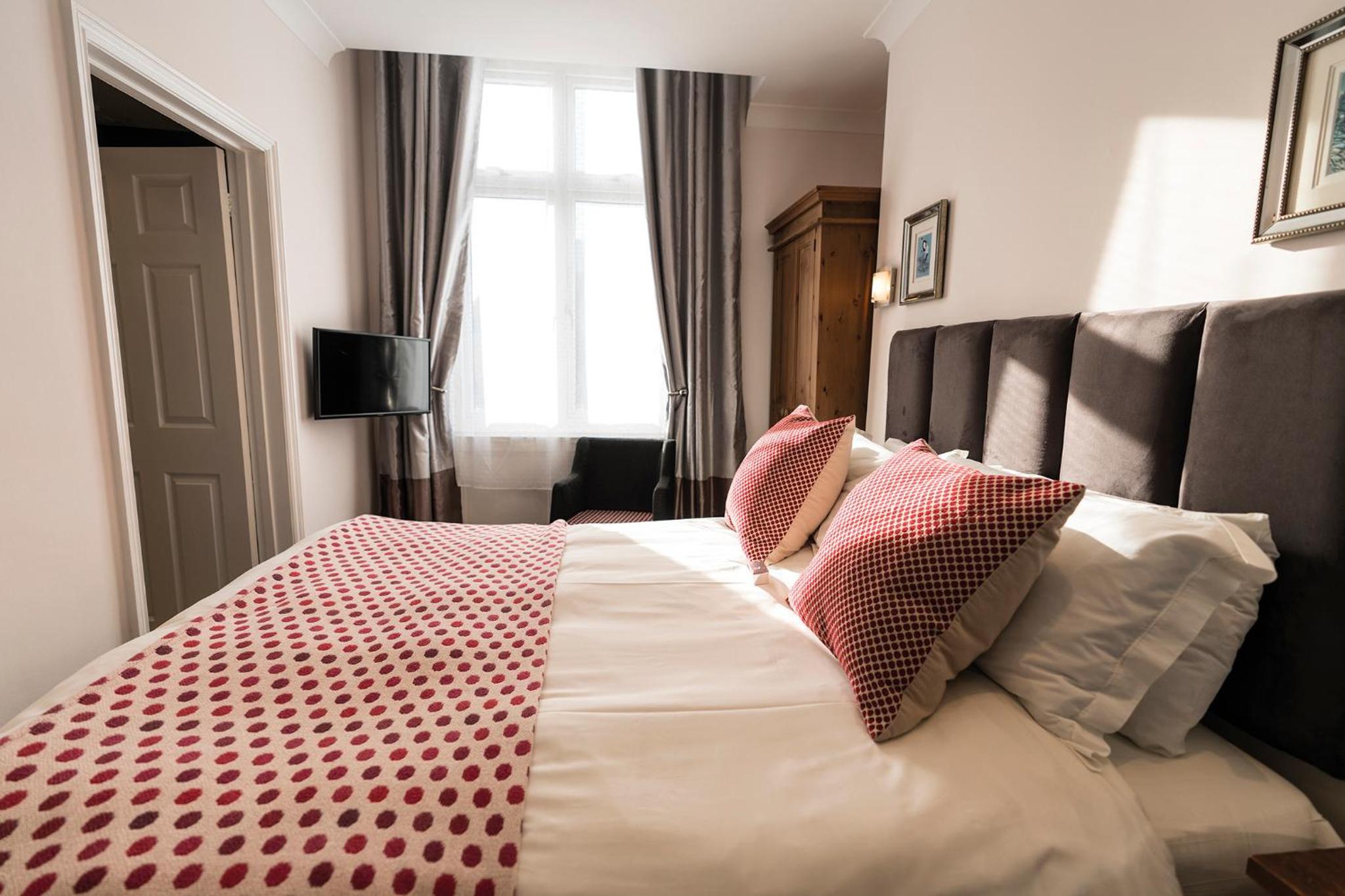 Double Room - Photo 7